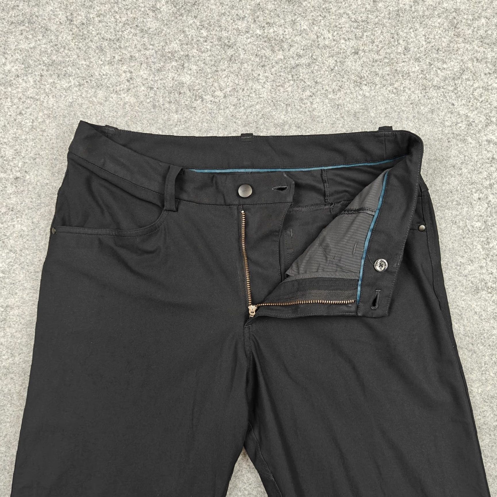 Lululemon Lululemon Pants Mens 32 Black Stretch Khaki Zip Pocket Hiking Travel Athletic Pants Size US 32 / EU 48 - 2 Thumbnail