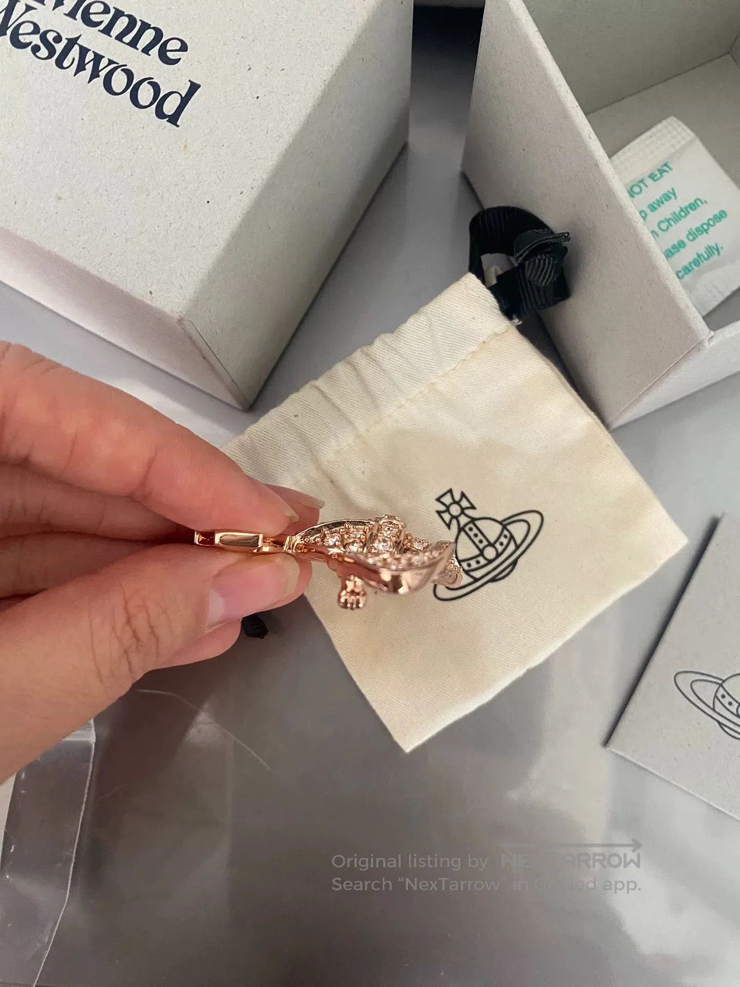 Vivienne Westwood Vivienne Westwood Rose Gold Saturn Brooch. Size ONE SIZE - 6 Thumbnail