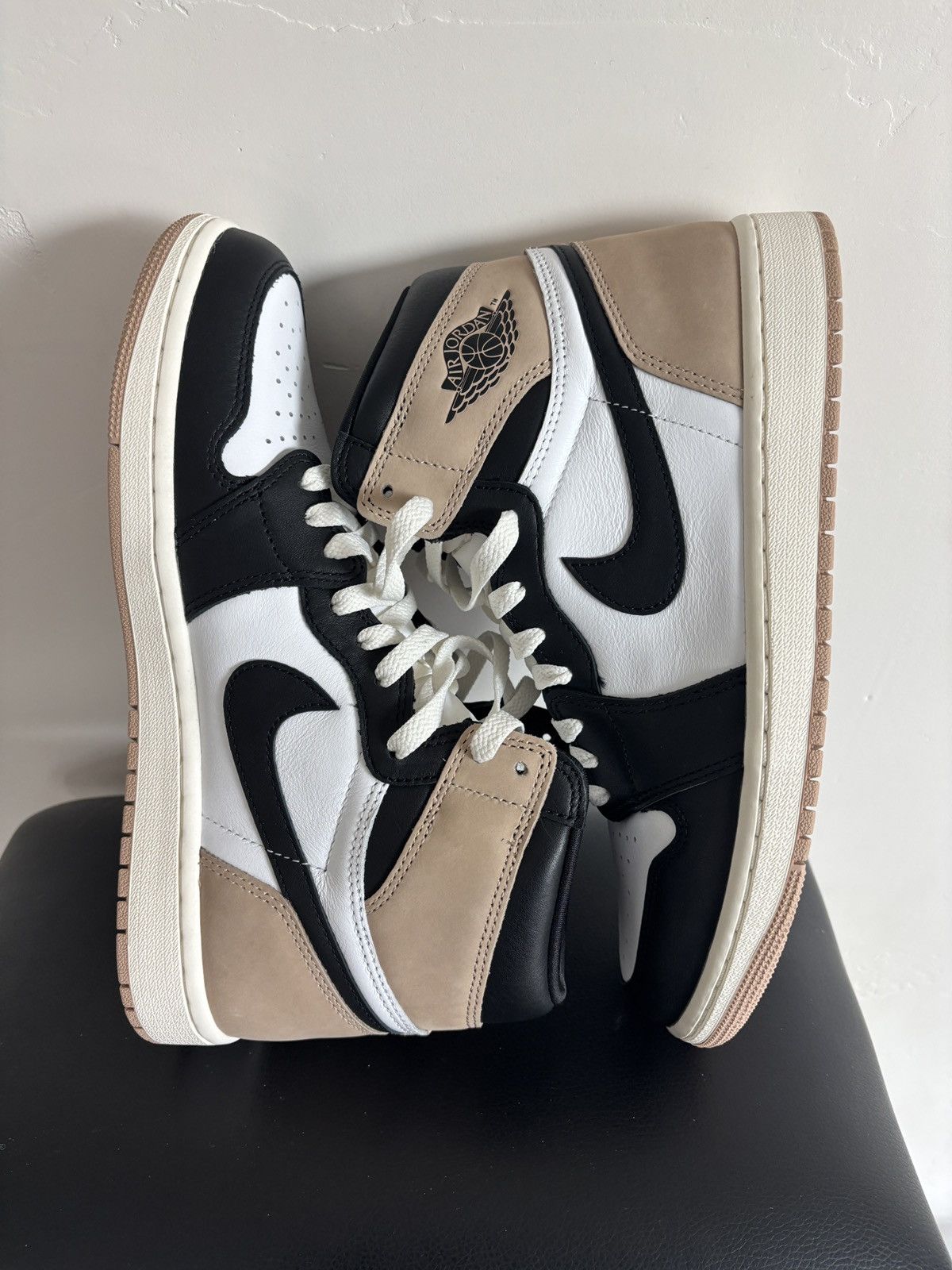 Jordan Brand Jordan 1 High OG W Latte Size US 9 / EU 42 - 3 Thumbnail