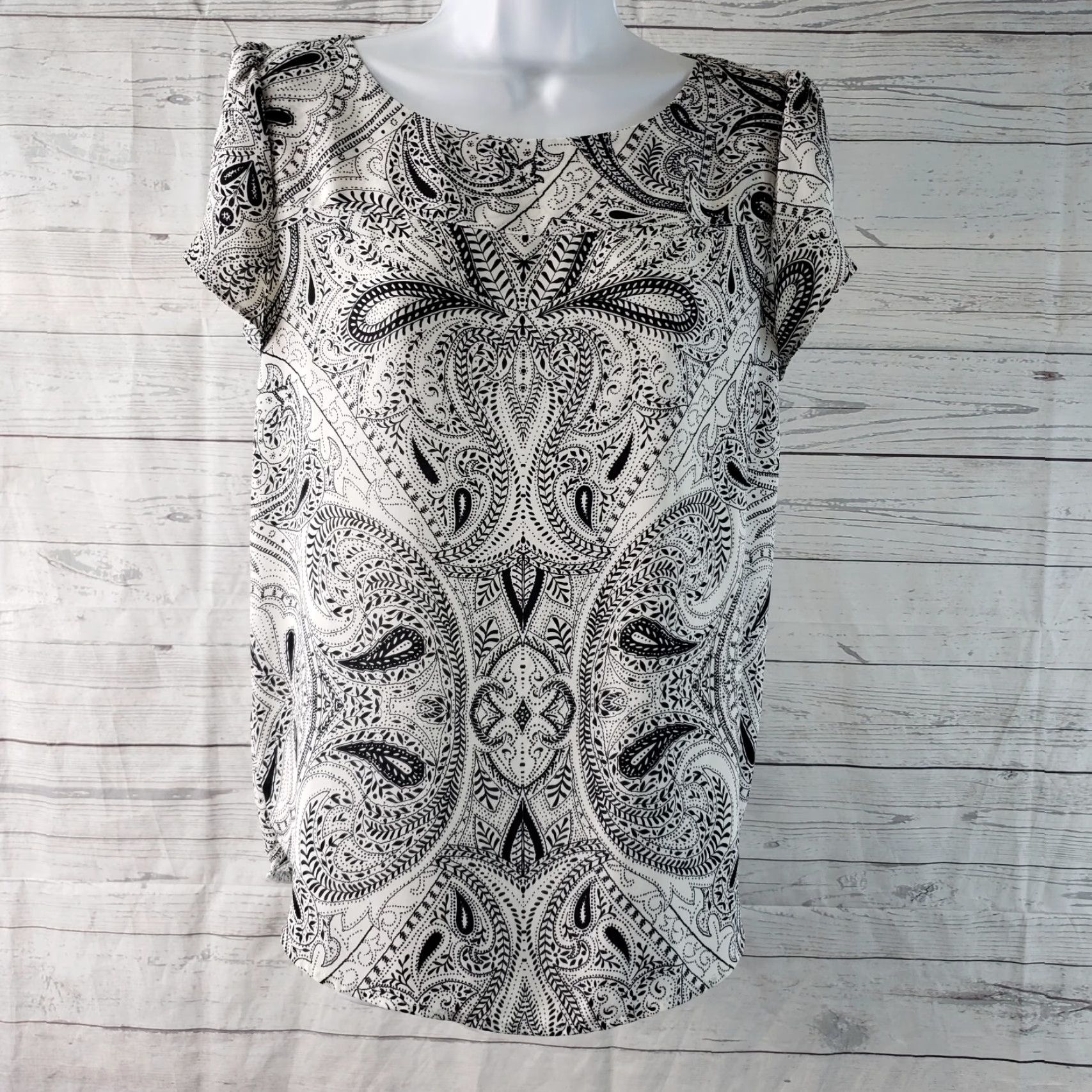 Ann Taylor Ann Taylor LOFT Blouse Womens XS Black White Paisley Short Sleeve Size XS / US 0-2 / IT 36-38 - 2 Thumbnail