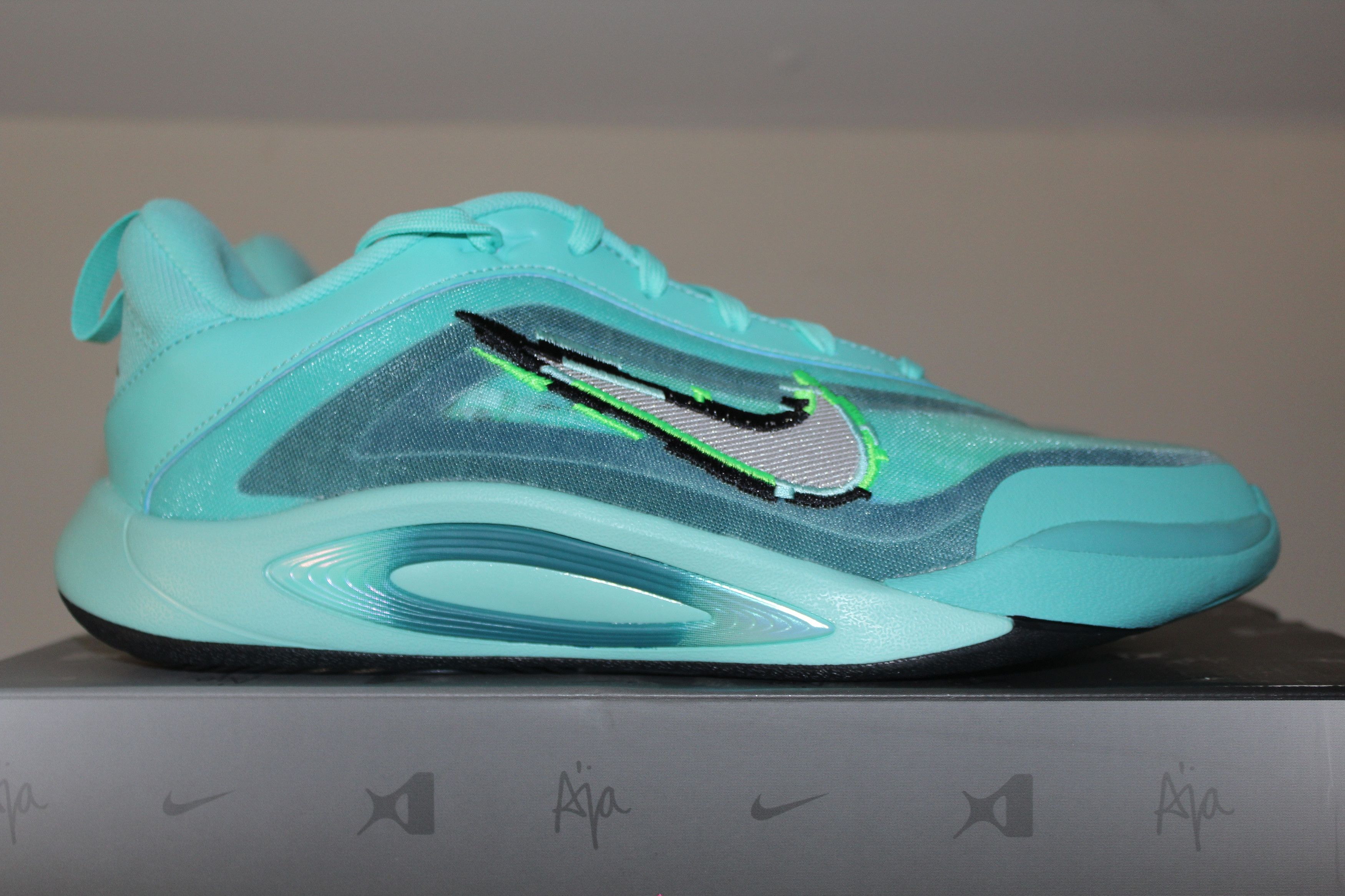 Nike Nike A'ja Wilson A'One King of the Court Size 5.5Y GS Kid's Size US 5.5 / EU 38 - 3 Thumbnail