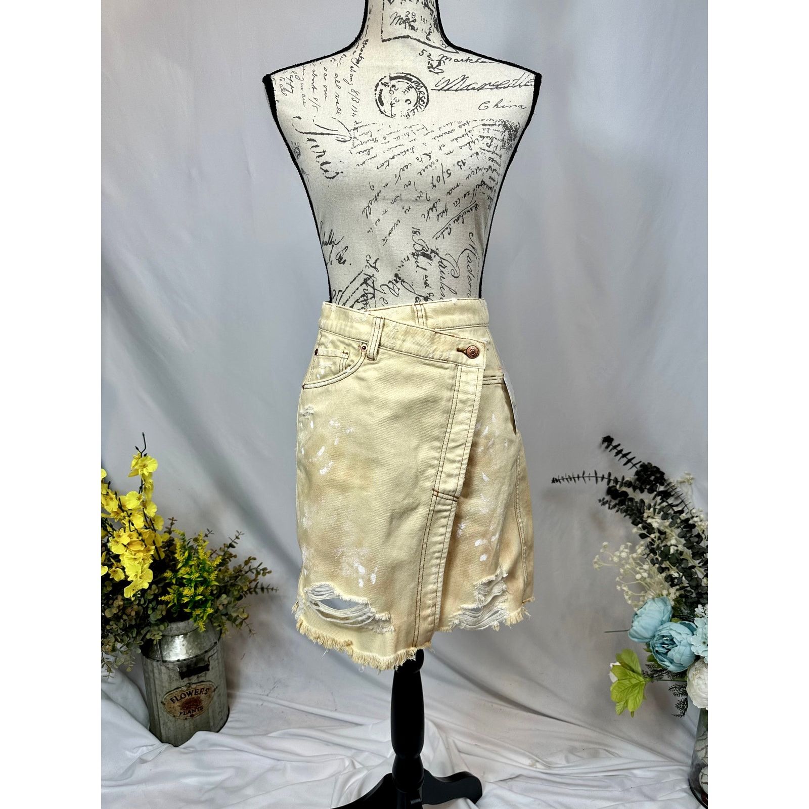 Free People Free People Parker Wrap Denim Mini Skirt Butter Cream 27 Size 27" / US 4 / IT 40 - 11 Thumbnail