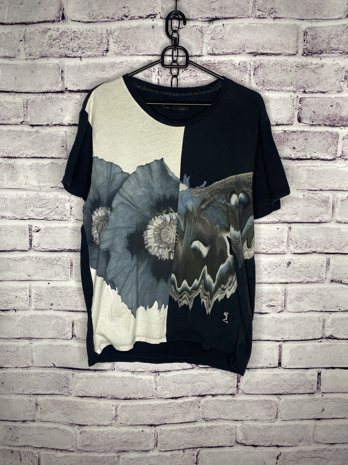 Vintage Mens Vintage T-Shirts Religion White/Black Tee Flower Print Size US M / EU 48-50 / 2 - 1 Thumbnail