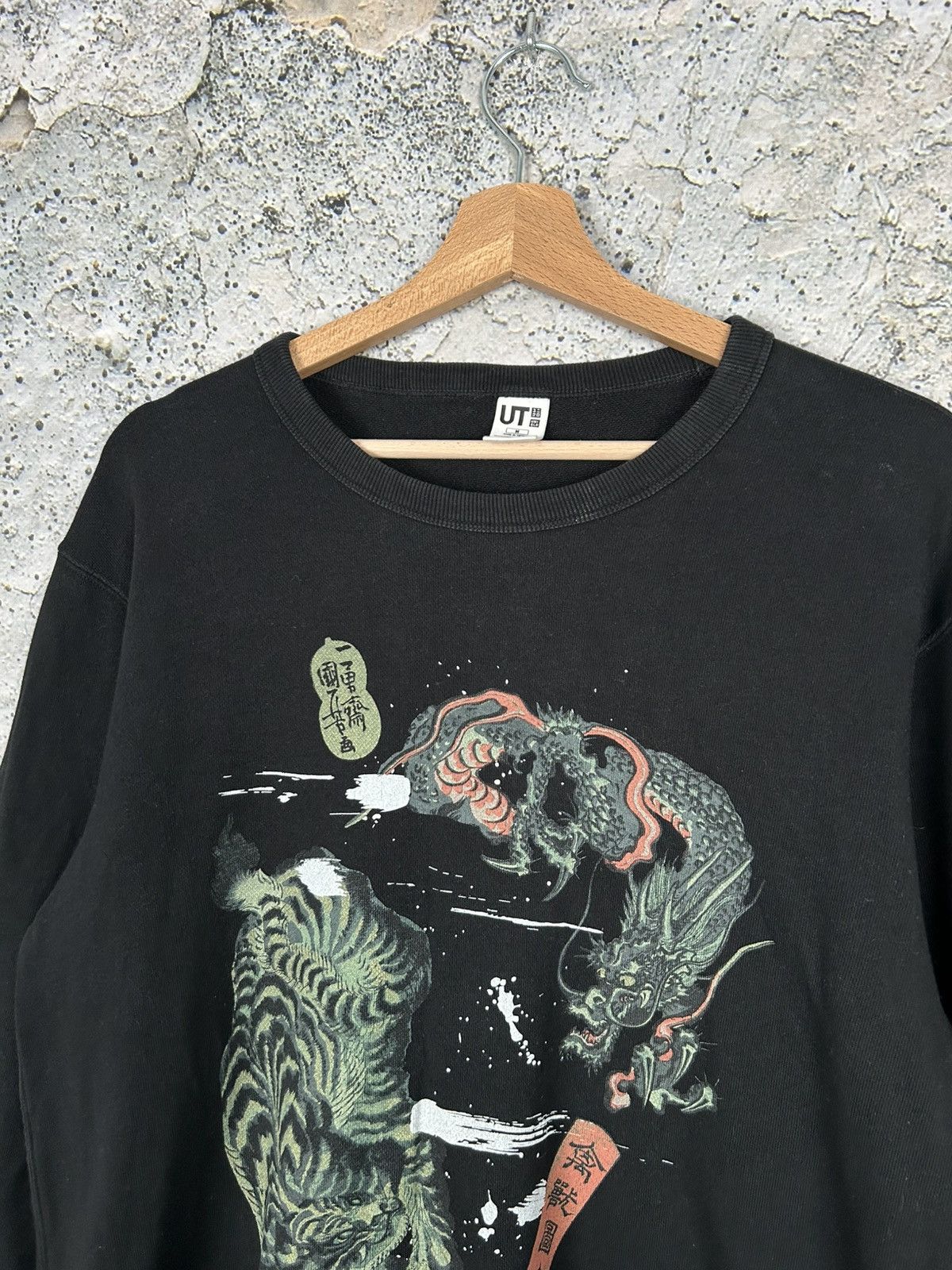 Japanese Brand Uniqlo Japanese Crewneck Chinese Dragon Skate Rock Punk Size US M / EU 48-50 / 2 - 3 Thumbnail