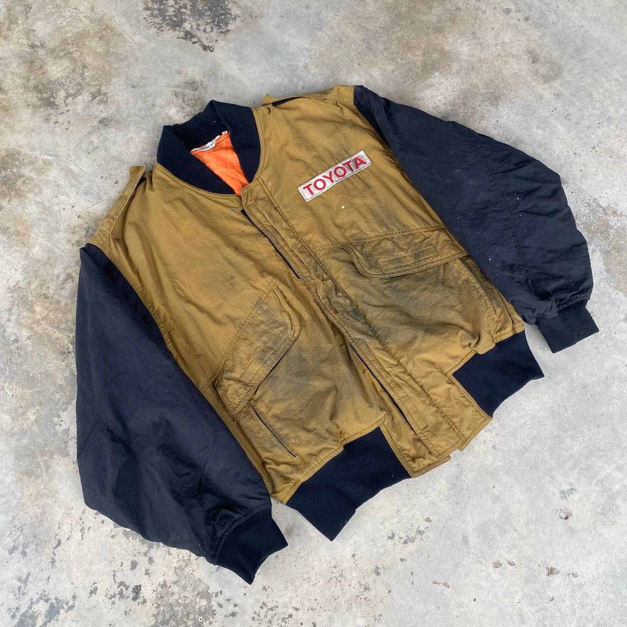 Vintage RARE VTG 90S TOYOTA JAPAN BOMBER JACKET DIRTY WORN DISTRESS Size US M / EU 48-50 / 2 - 1 Thumbnail