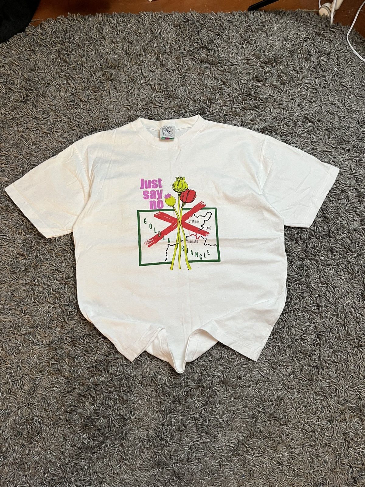 Vintage 90s Rare "Golden Triangle" Anti-Drug Graphic Tee White Size US L / EU 52-54 / 3 - 2 Thumbnail