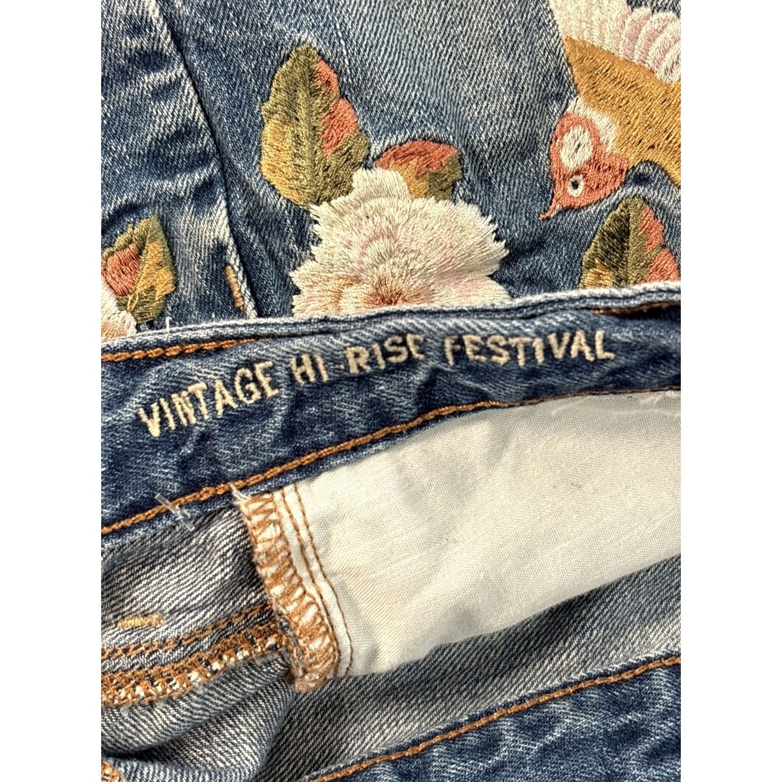 American Eagle Outfitters VINTAGE? No — American Eagle Shorts Womens 28 Hi Rise Shortie Embroidered Distressed Denim Jeans? (Unable to answer as per constraints) Size 28" / US 6 / IT 42 - 5 Thumbnail