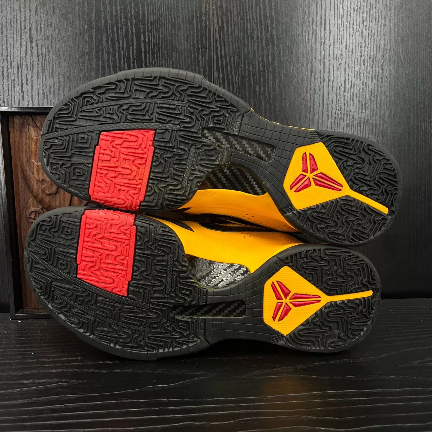 Nike ZK5 Bruce Lee Black/Yellow 44.5 2x Indoor Size US 11.5 / EU 44-45 - 4 Thumbnail