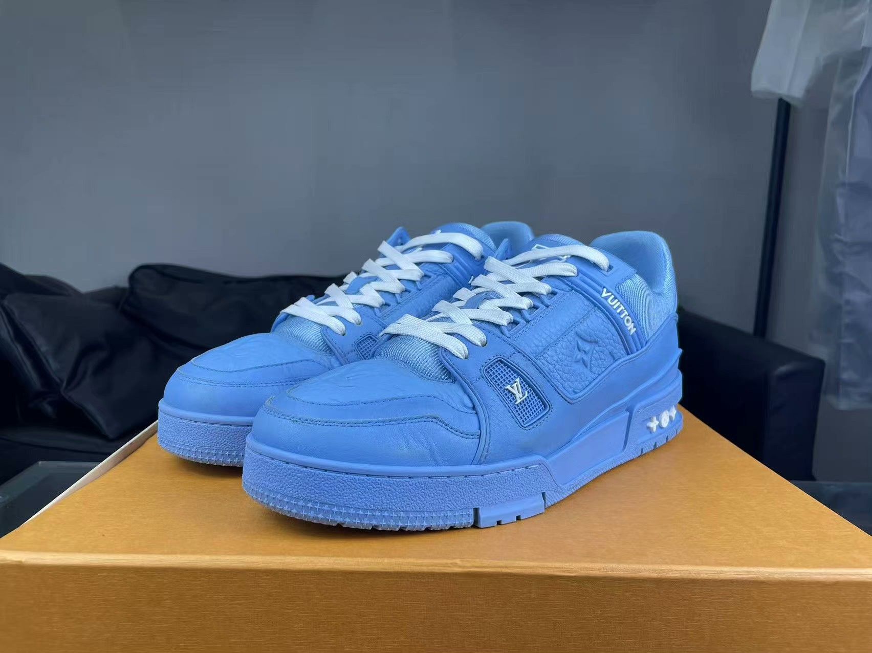 Louis Vuitton Louis Vuitton Training Blue Lowtop Sneakers 9 Men Size US 9 / EU 42 - 1 Thumbnail