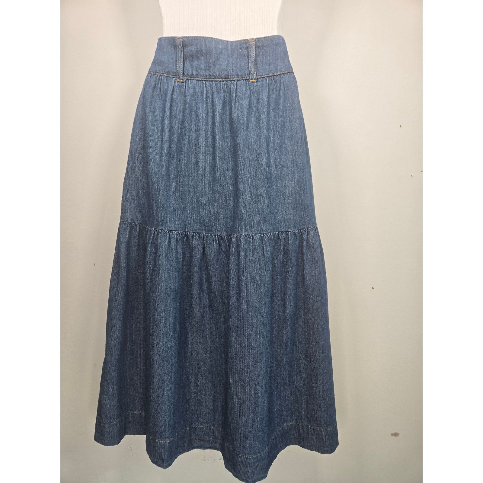 Boden Boden Denim Tiered Skirt Size 10P Size 32" / US 10 / IT 46 - 4 Thumbnail