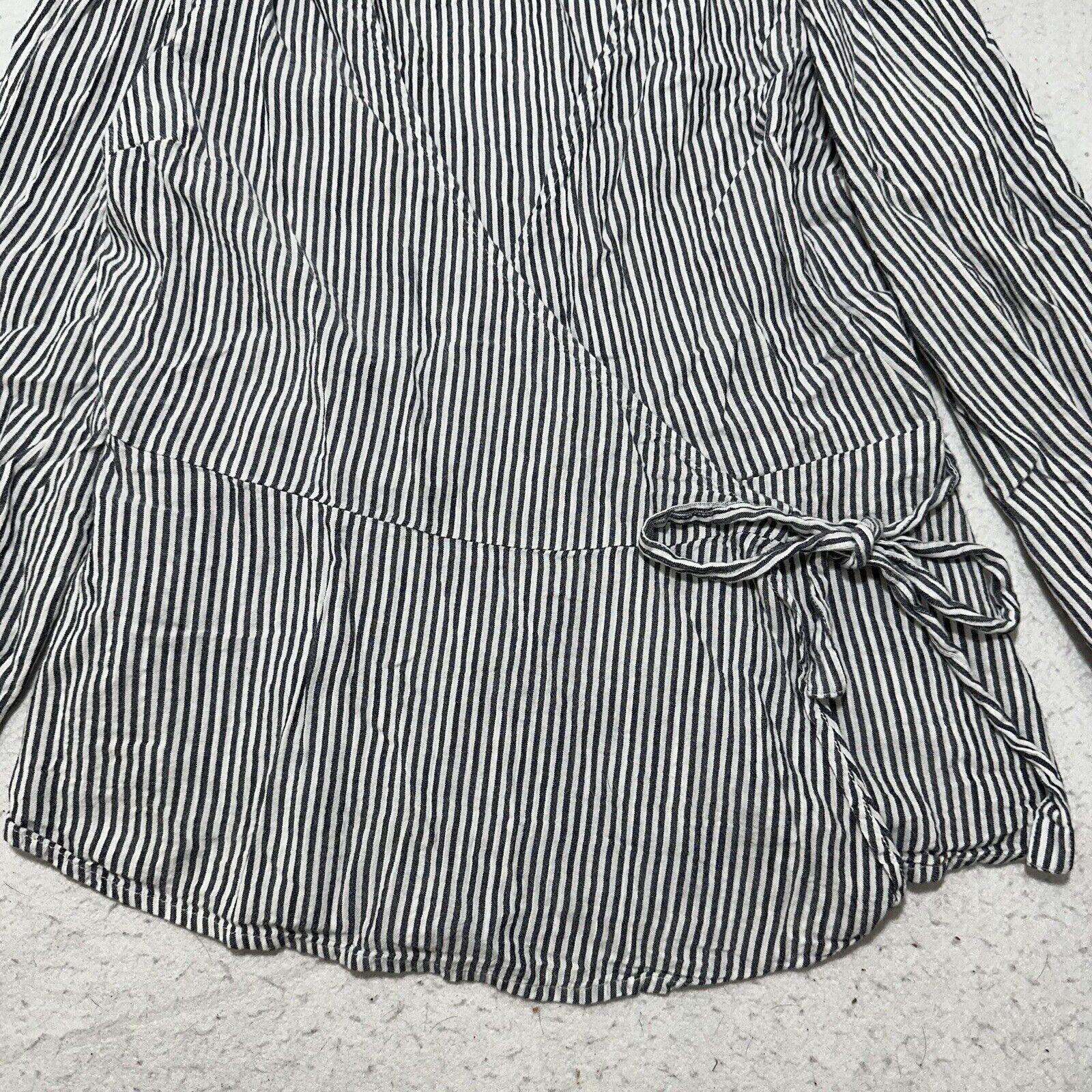 Old Navy Old Navy Medium Long Sleeve Wrap Top Navy Blue Striped Shirt Size M / US 6-8 / IT 42-44 - 4 Thumbnail
