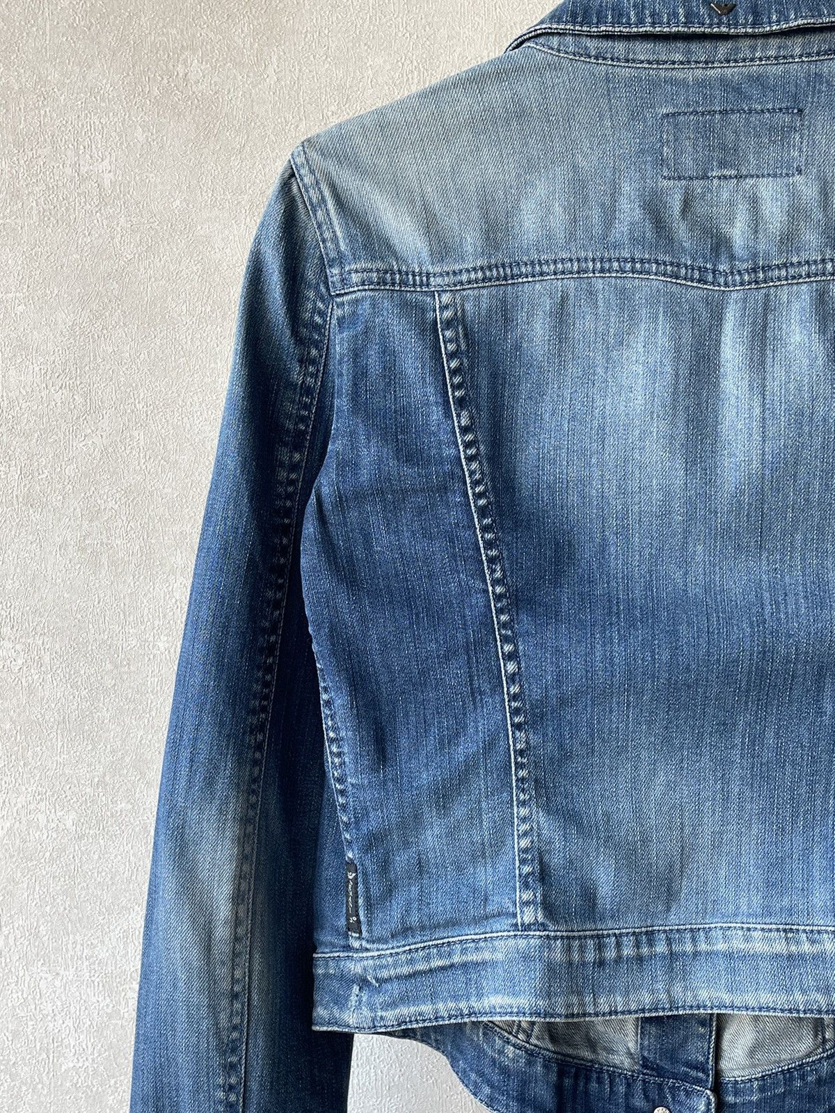 Armani Vintage Armani Jeans Pocket Distressed Denim Jacket y2k Size M / US 6-8 / IT 42-44 - 18 Thumbnail