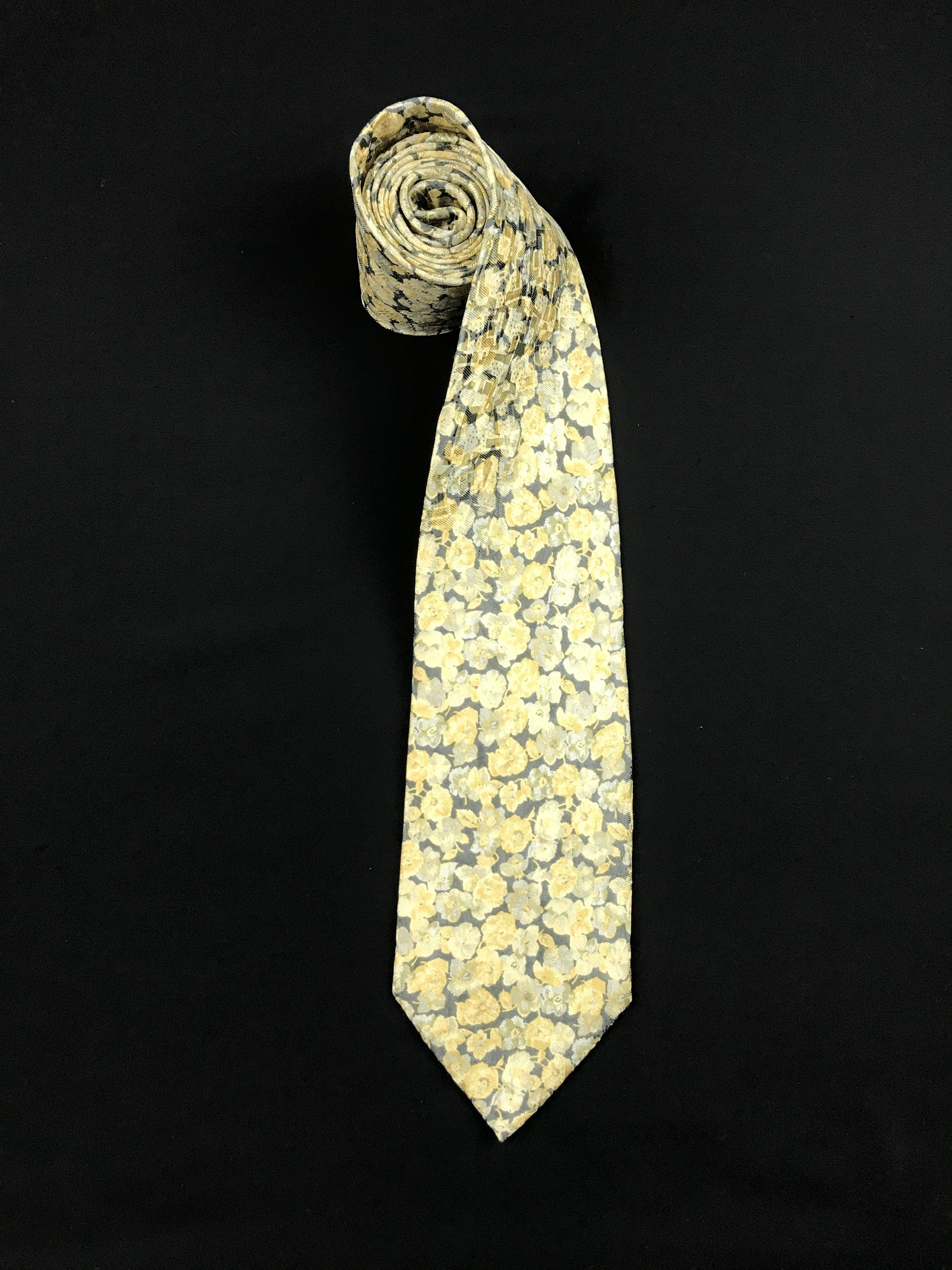 Vintage Vintage Valentino Rudy Silk Necktie Size ONE SIZE - 2 Thumbnail