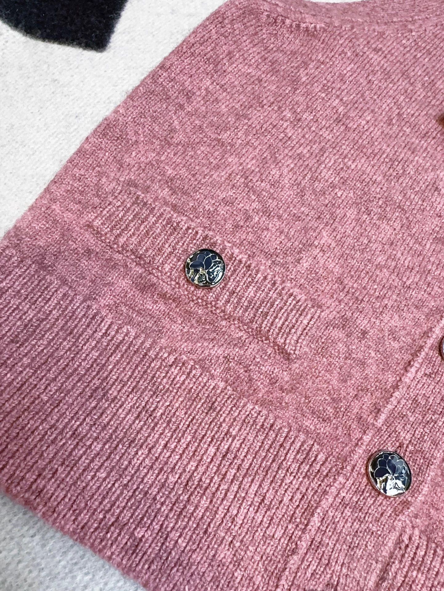 Chanel Chanel 25A blush pink V-neck crystal tie vest 36 Size XS / US 0-2 / IT 36-38 - 5 Thumbnail