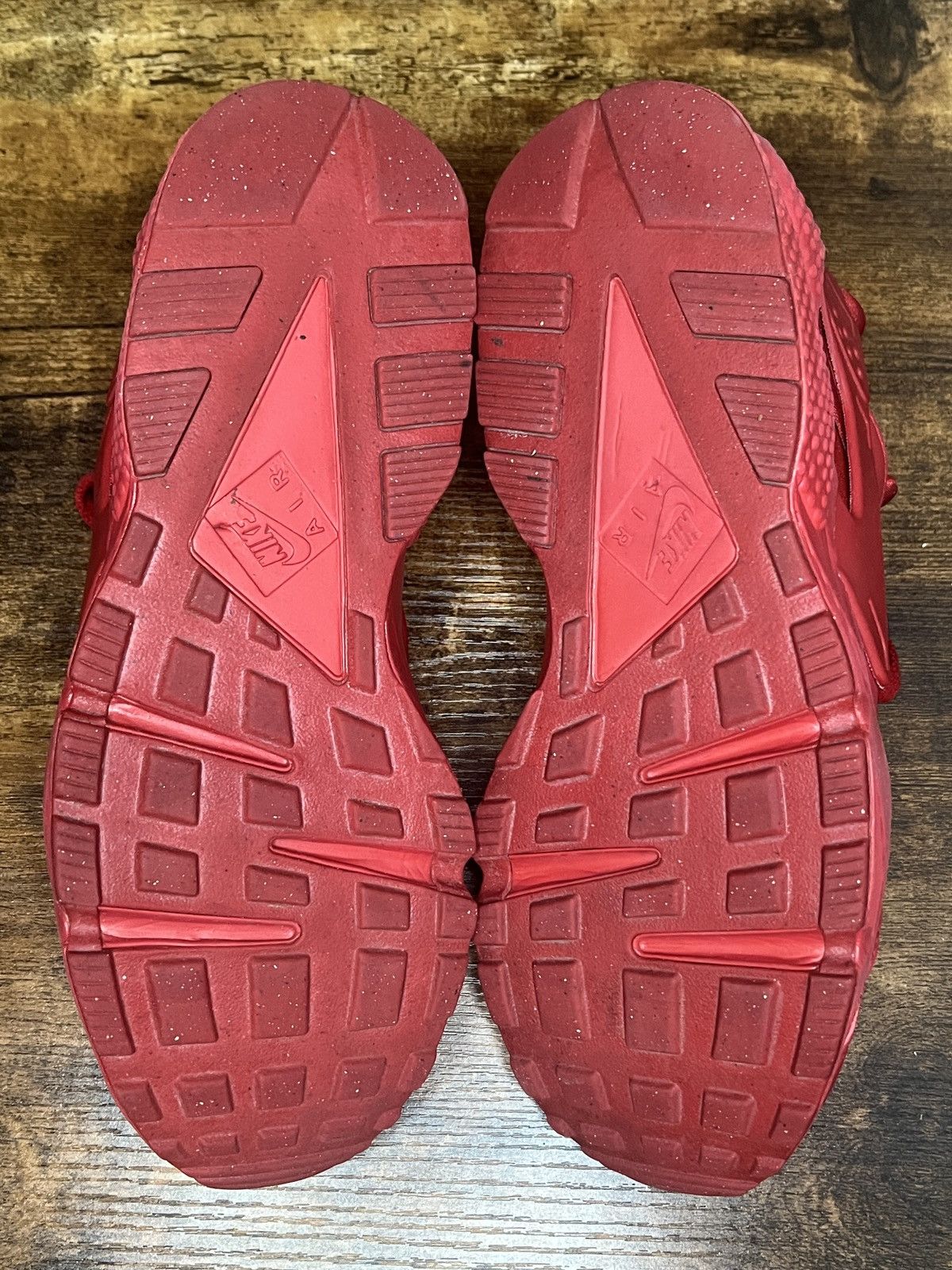 Nike Nike Air Huarache - Triple Red Size US 11 / EU 44 - 7 Thumbnail