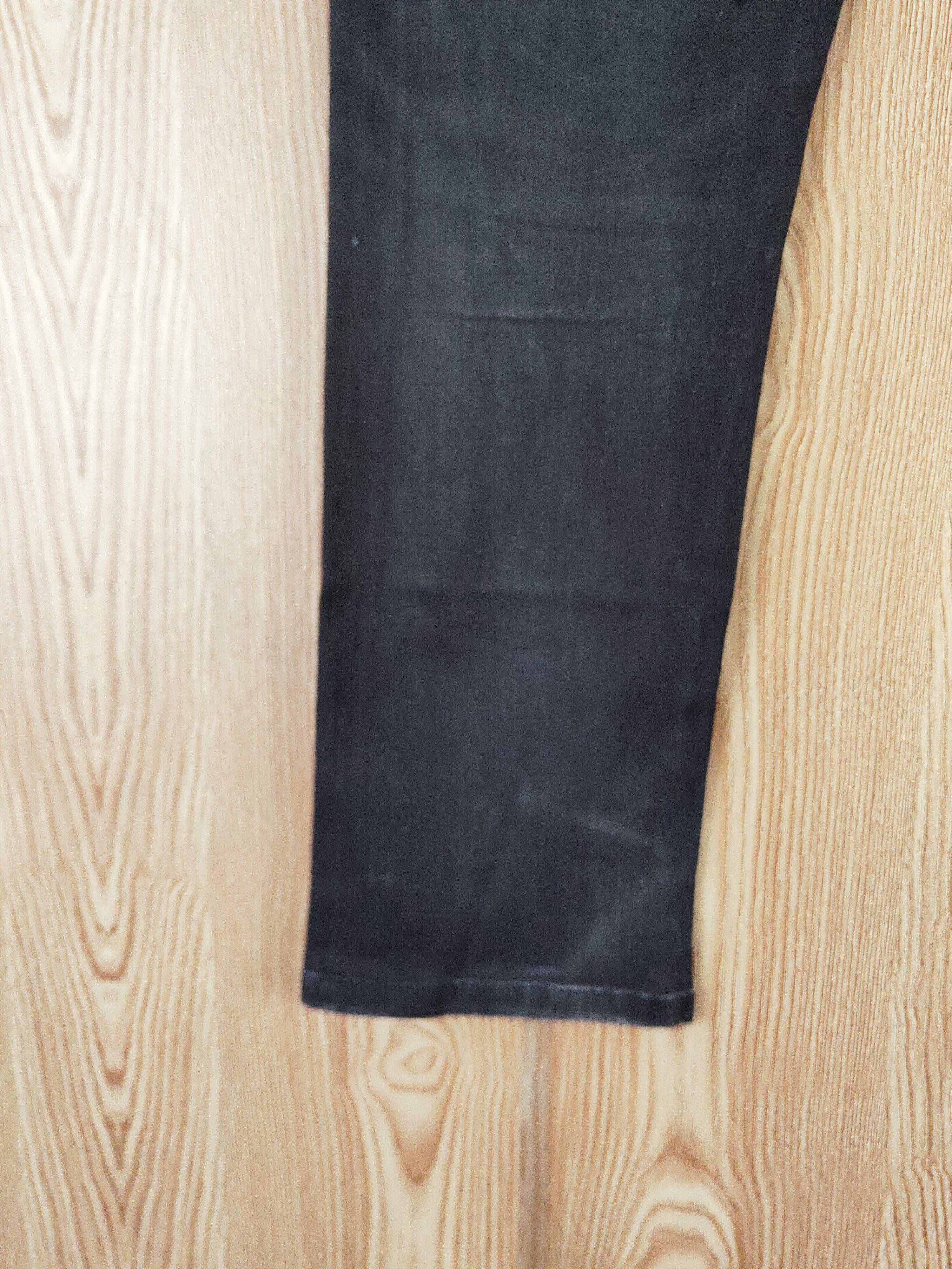Uniqlo Black Distressed Ripped Jeans #W228