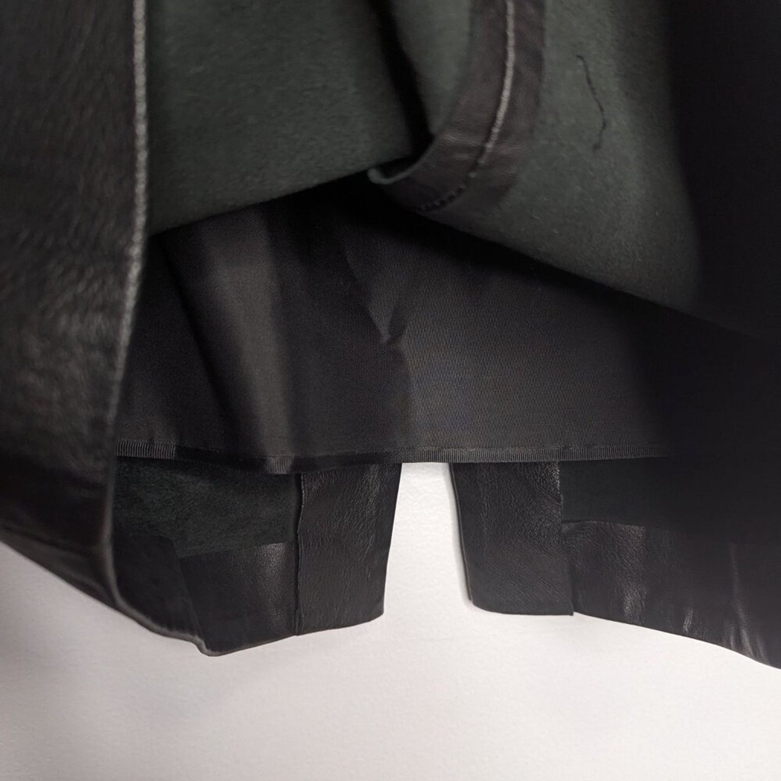 Vintage Siena Vintage Black Leather Pencil Mini Skirt Elastic Waist Size 27" / US 4 / IT 40 - 4 Thumbnail