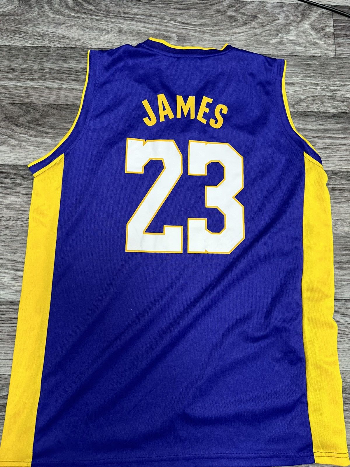 NBA Lakers Vintage Lebron James 23 Los Angeles Lakers Jersey Size US XL / EU 56 / 4 - 4 Thumbnail