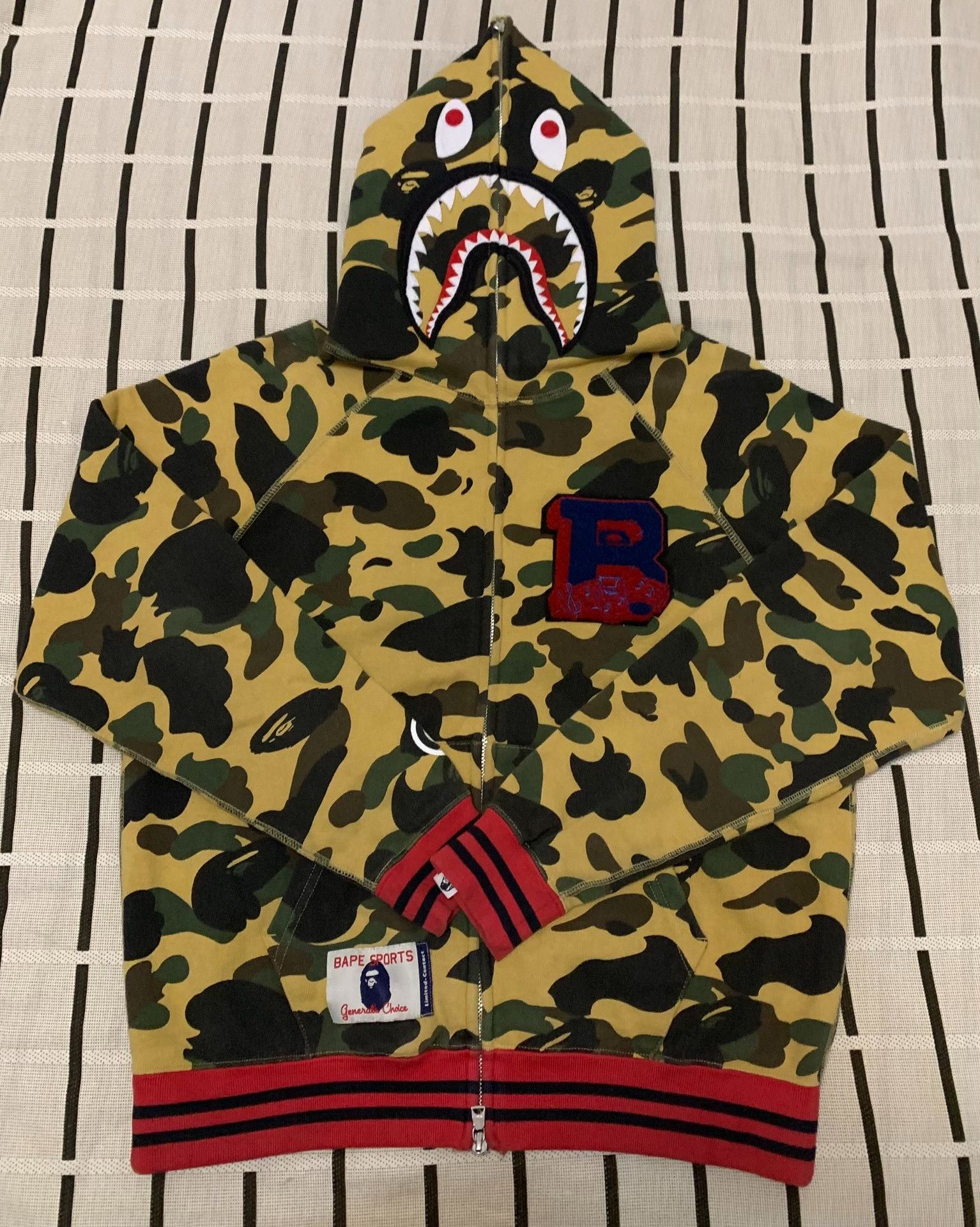 Bape Bape Shark Camo Yellow Light Jacket Men Size US M / EU 48-50 / 2 - 1 Thumbnail
