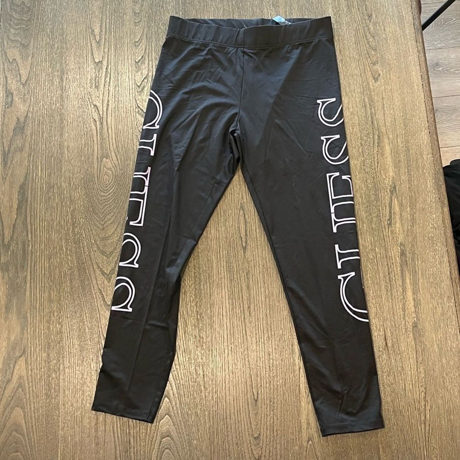 Guess NWOT Guess Black Cropped Capri Leggings Logo Print Size L Size 31" - 1 Thumbnail