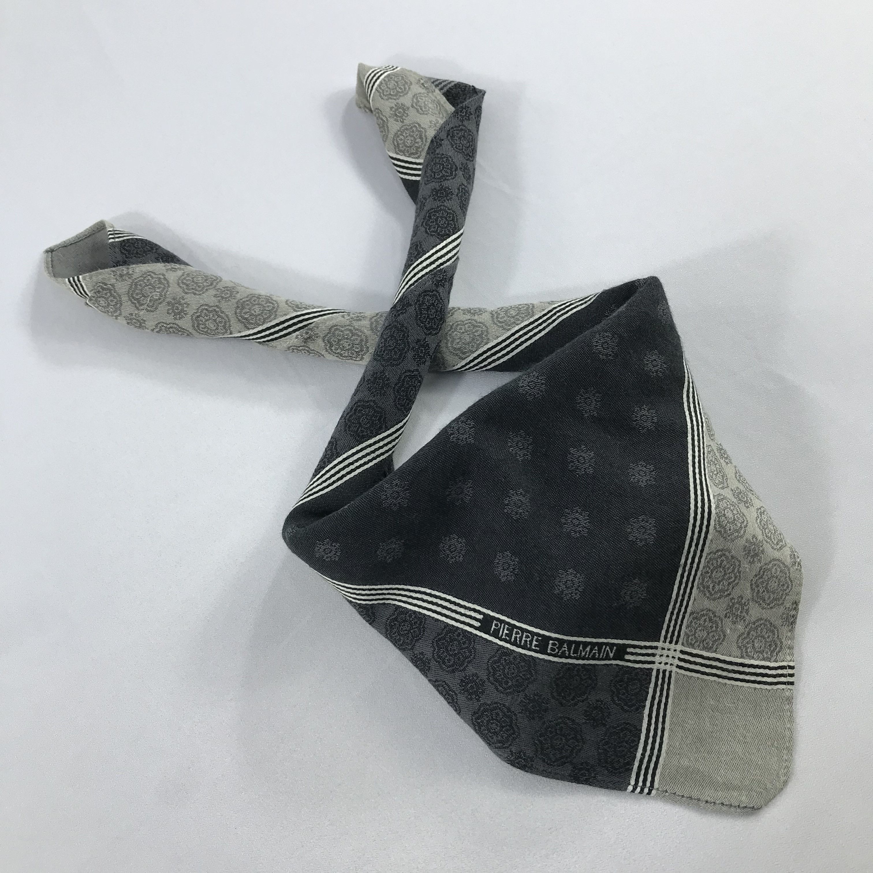 Pierre Balmain × Vintage Pierre Balmain Bandana / Handkerchief / Neckerchief -S2223 Size ONE SIZE - 4 Thumbnail