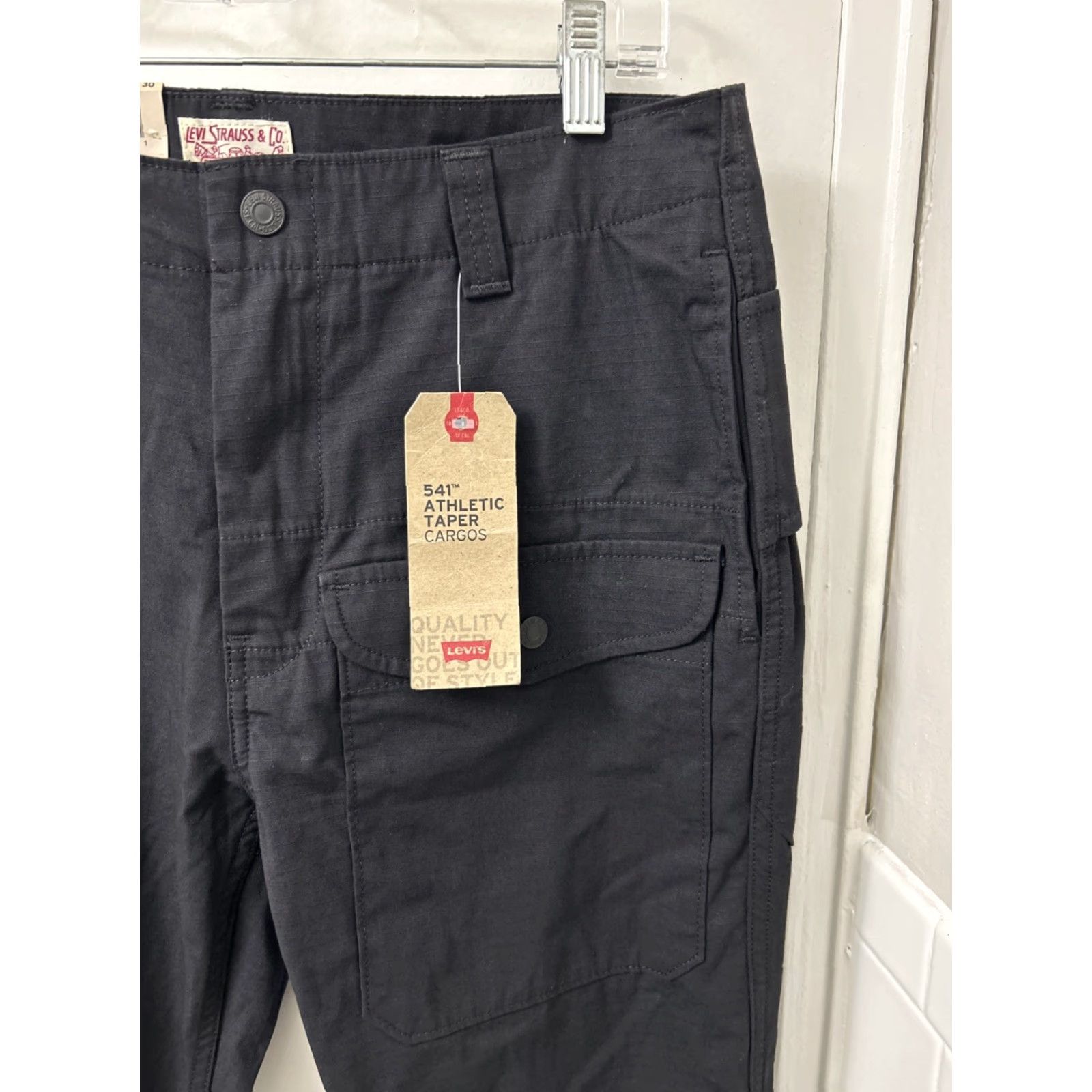 Levi's VINTAGE Levis 541 Cargo Pants Mens Sz 31x30 Black Athletic Tapered Pockets White Tab Size US 31 - 5 Thumbnail