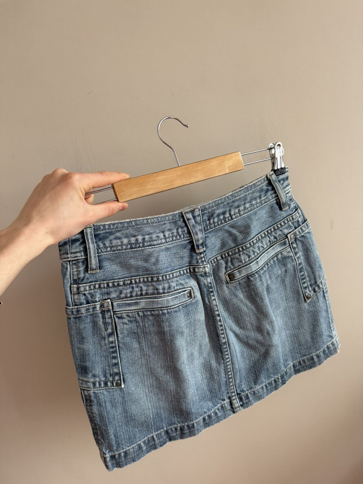 Vintage Denim Mini Skirt Y2K Low Rise Faded Wash Size 28" / US 6 / IT 42 - 2 Thumbnail
