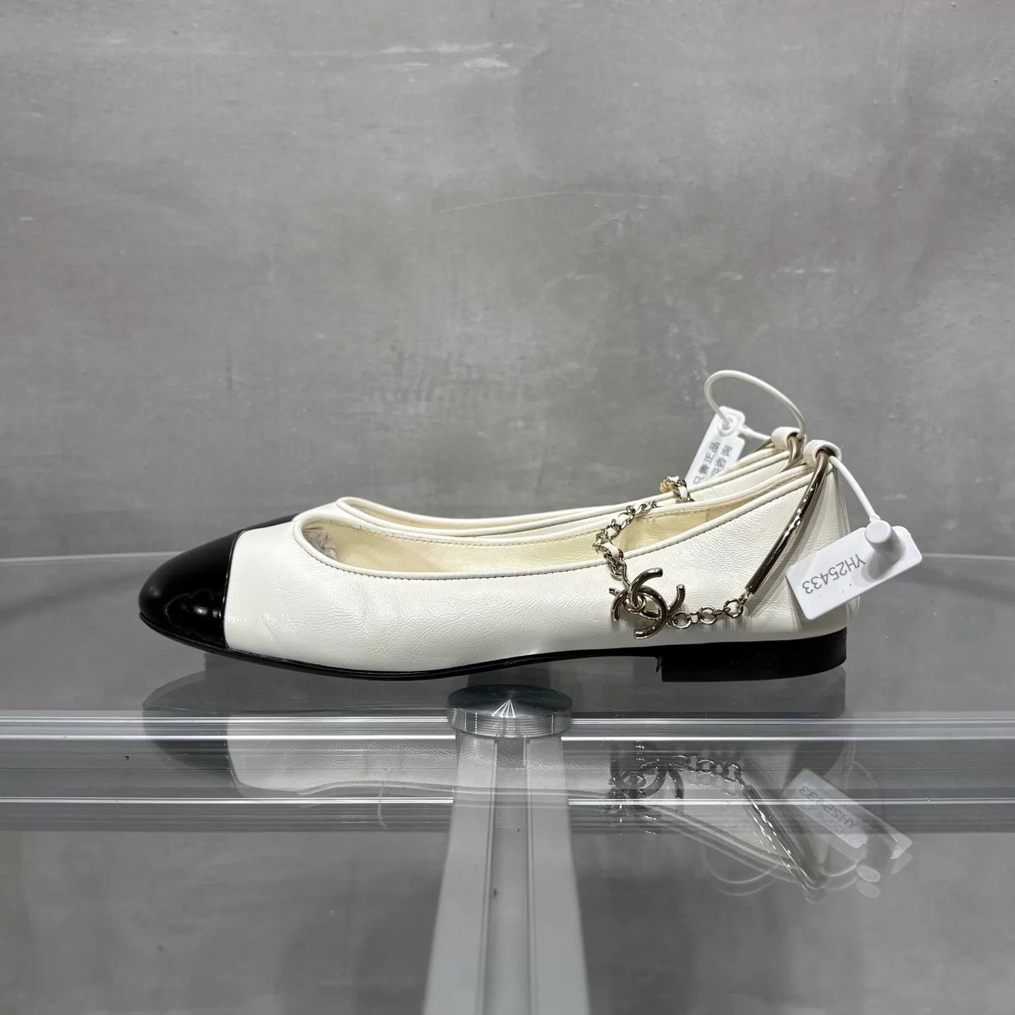 Chanel Chanel White Mary Jane Ballet Flats 35.5 YH25433 Size US 5 / IT 35 - 3 Thumbnail
