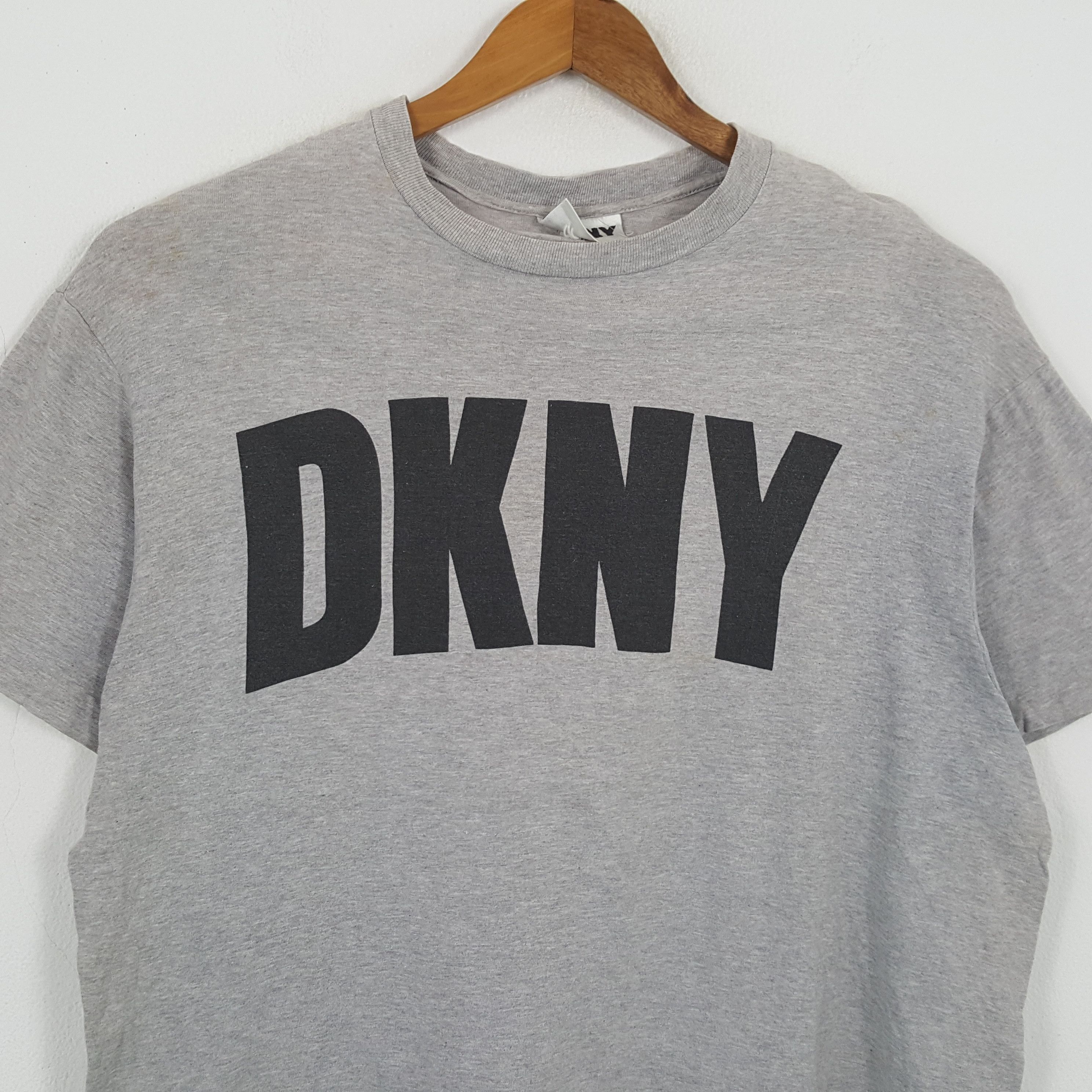 DKNY × Vintage Vintage DKNY American Streetwear Skateboard Style T-Shirt Size US XL / EU 56 / 4 - 2 Thumbnail