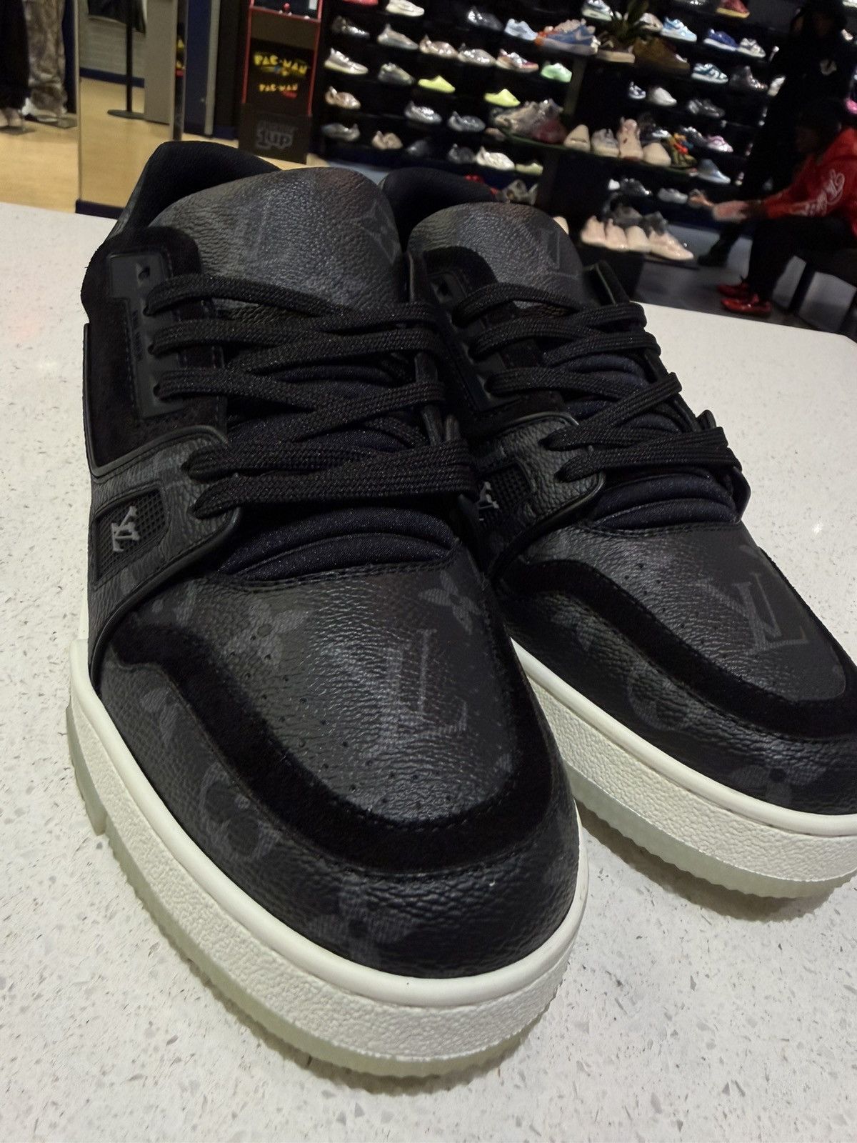 Louis Vuitton Size 6UK/7US - Louis Vuitton Trainer Low Top Black Size US 6 / EU 39 - 12 Thumbnail