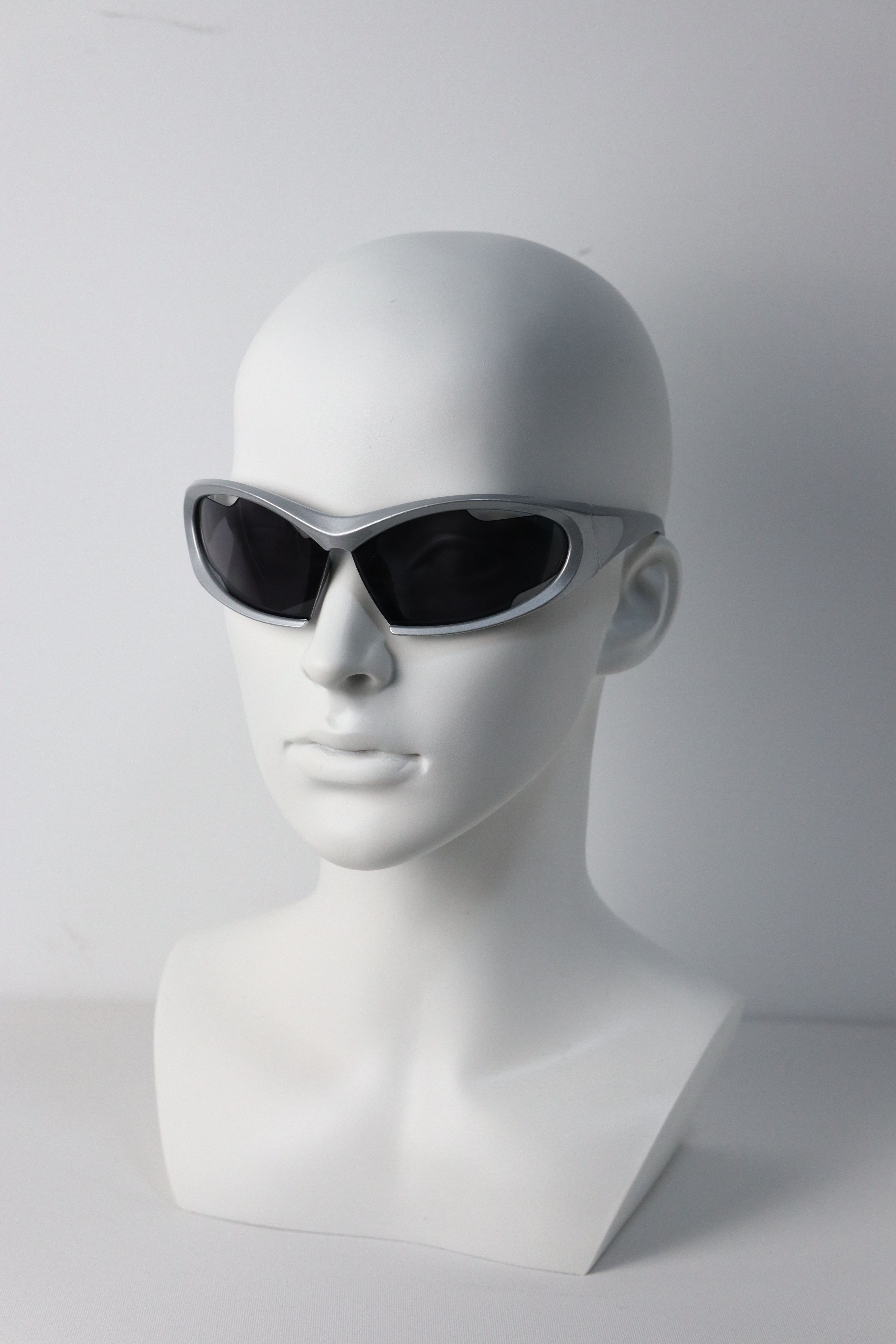 Japanese Brand Y2k Avant Garde Futuristic Silver Sunglasses Unisex OS Size ONE SIZE - 2 Thumbnail