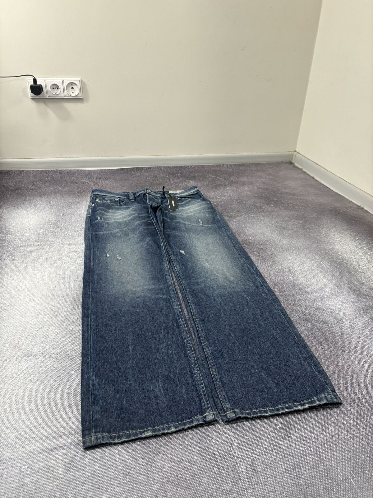 Diesel Diesel Larkee NWT Regular Straight Ripped Blue Denim Jeans Size US 33 - 3 Thumbnail