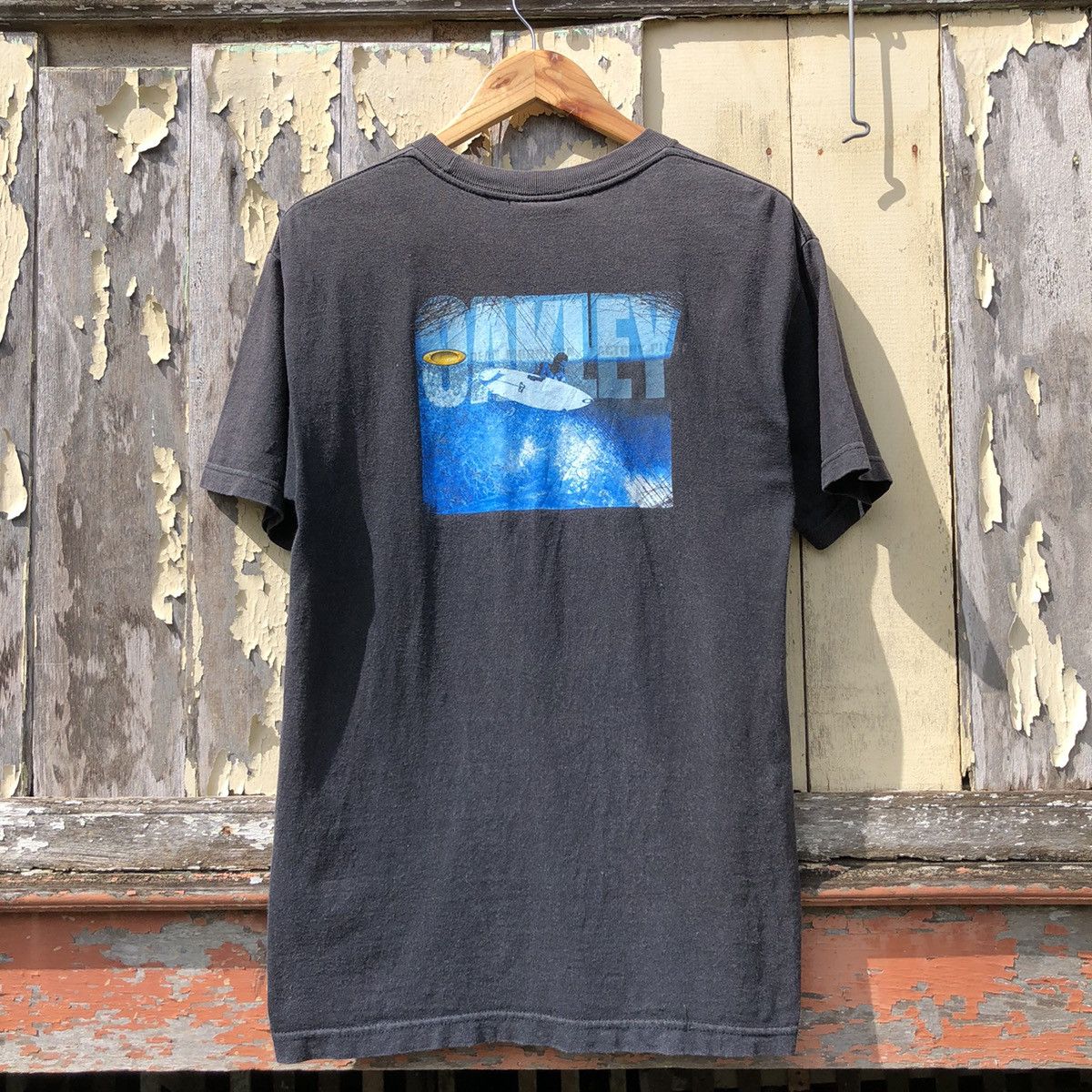 Vintage Vintage 90s Faded OKLEY Tshirt Size US M / EU 48-50 / 2 - 1 Thumbnail
