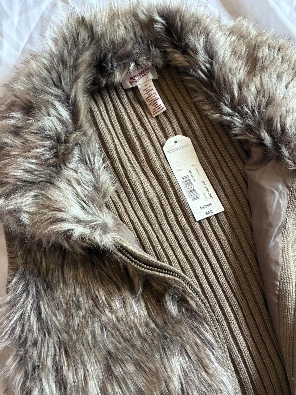 Arizona Jean Co. Arizona Jeans Co Faux Fur Ribbed Knit Zippered Vest Size M / US 6-8 / IT 42-44 - 4 Thumbnail