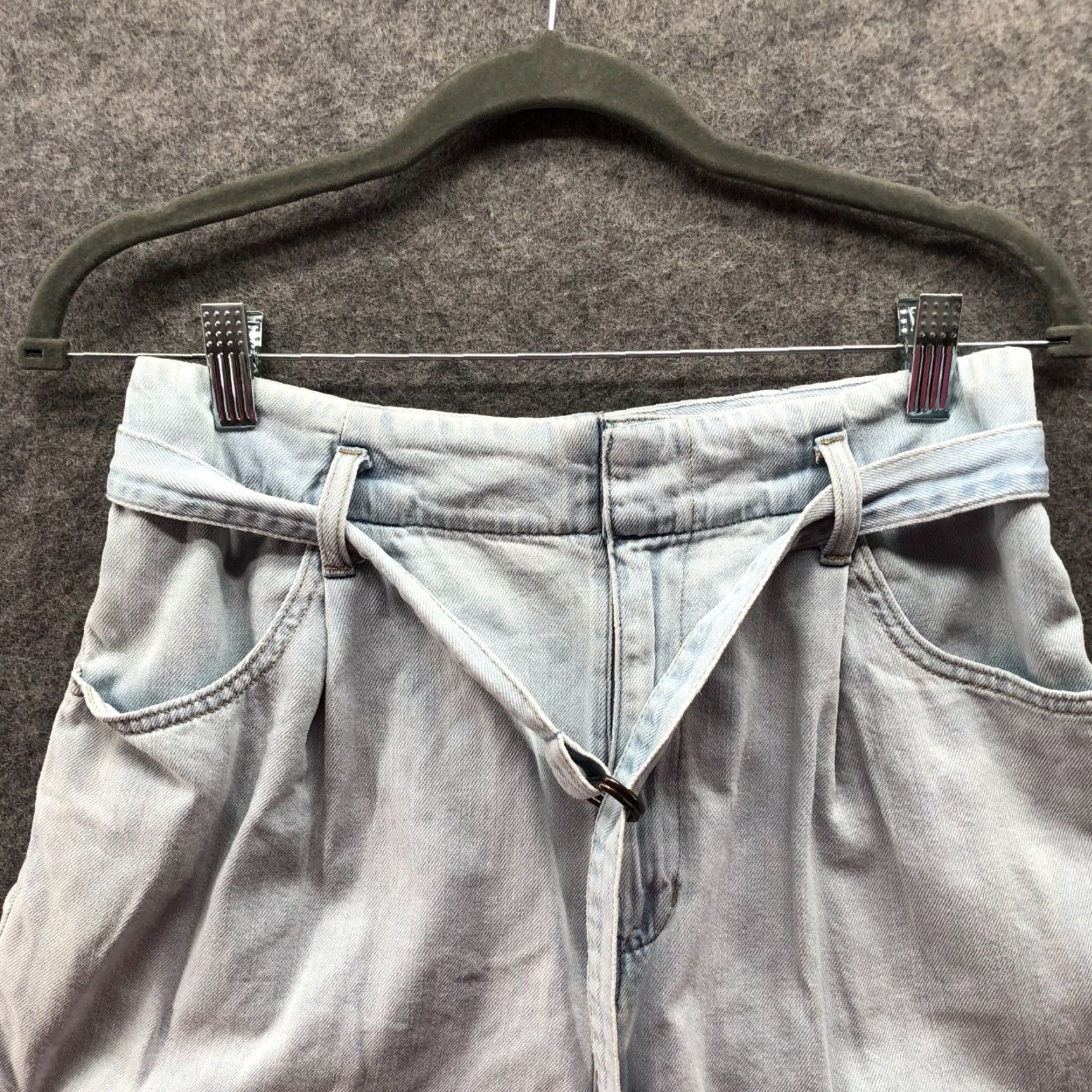 Uniqlo Uniqlo High Waisted Wide Leg Belted Denim Shorts Womens 25 Light Blue Wash Size 42" / US 20 - 3 Thumbnail