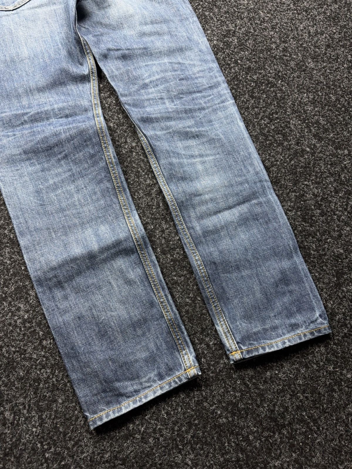 Diesel 00s Diesel Distressed Tepphar Slim Carrot Light Wash Jeans Size US 34 / EU 50 - 15 Thumbnail