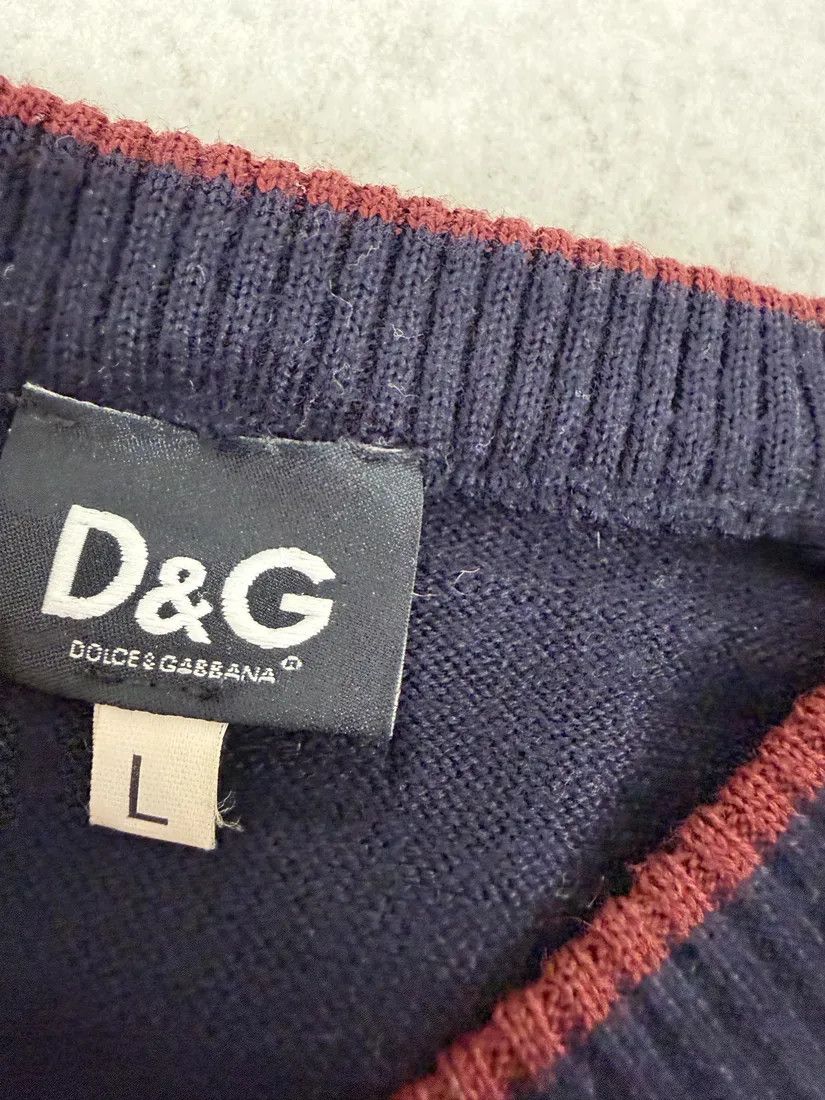 Dolce & Gabbana 2000s Dolce & Gabbana V Neck Navy Wool Sweater Size US S / EU 44-46 / 1 - 7 Thumbnail