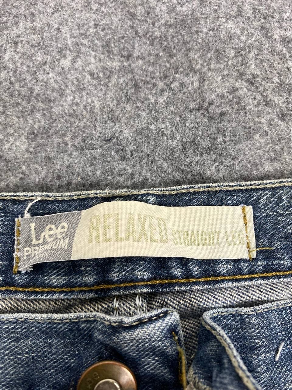 Lee lee relaxed straight leg distressed denim nice design Size US 43 - 12 Thumbnail