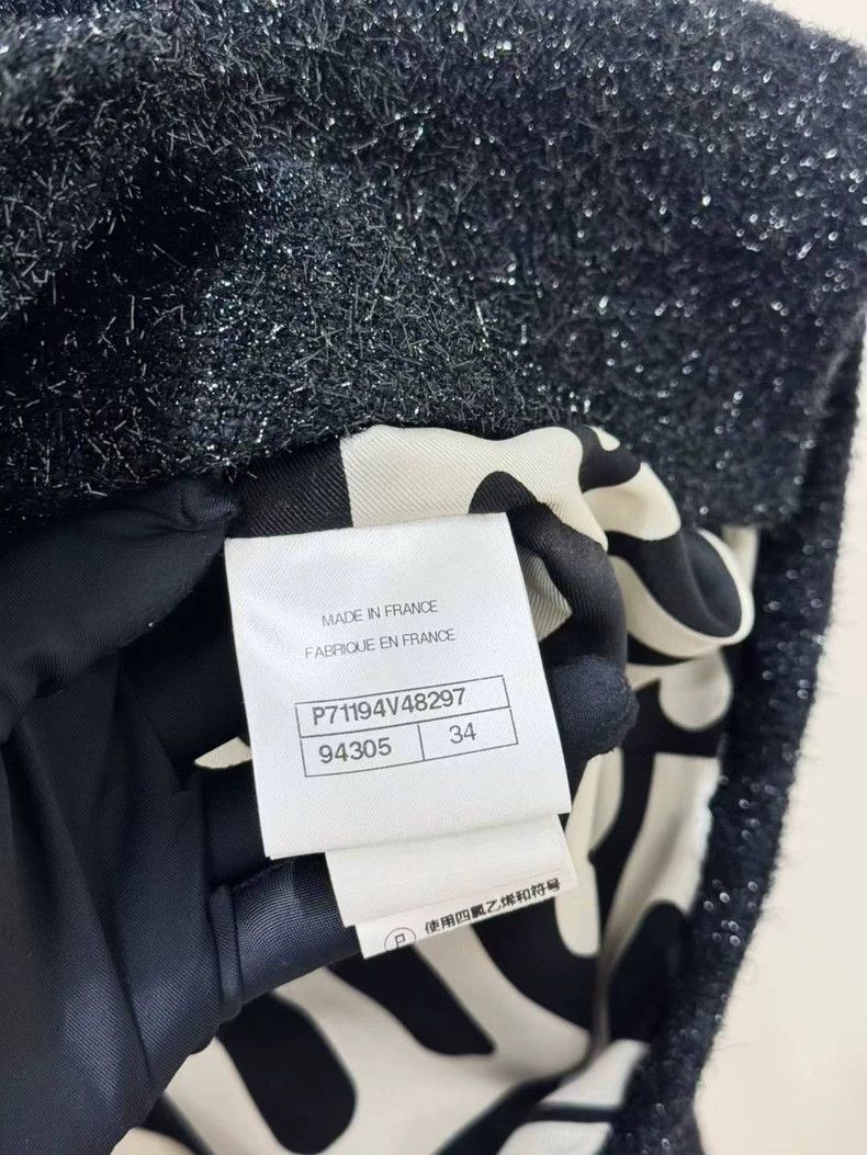 Chanel Chanel Black shiny heart button short coat Size XXS / US 00 / IT 34 - 6 Thumbnail