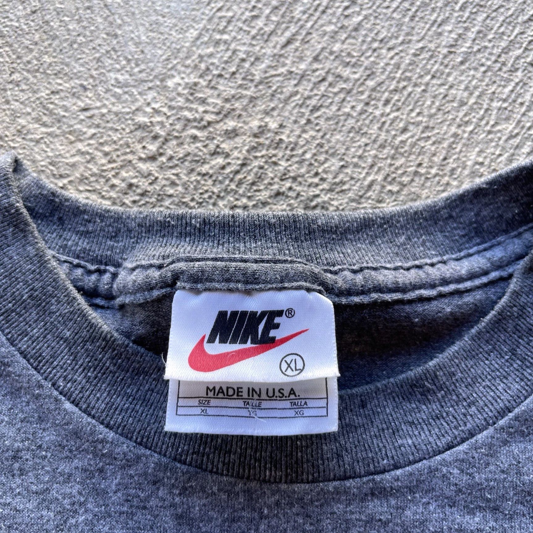 Nike VINTAGE Nike Shirt Mens XL Gray Short Sleeve Crew Neck Swoosh Logo Basic Stretch 90s USA T-Shirt Size US XL / EU 56 / 4 - 6 Thumbnail