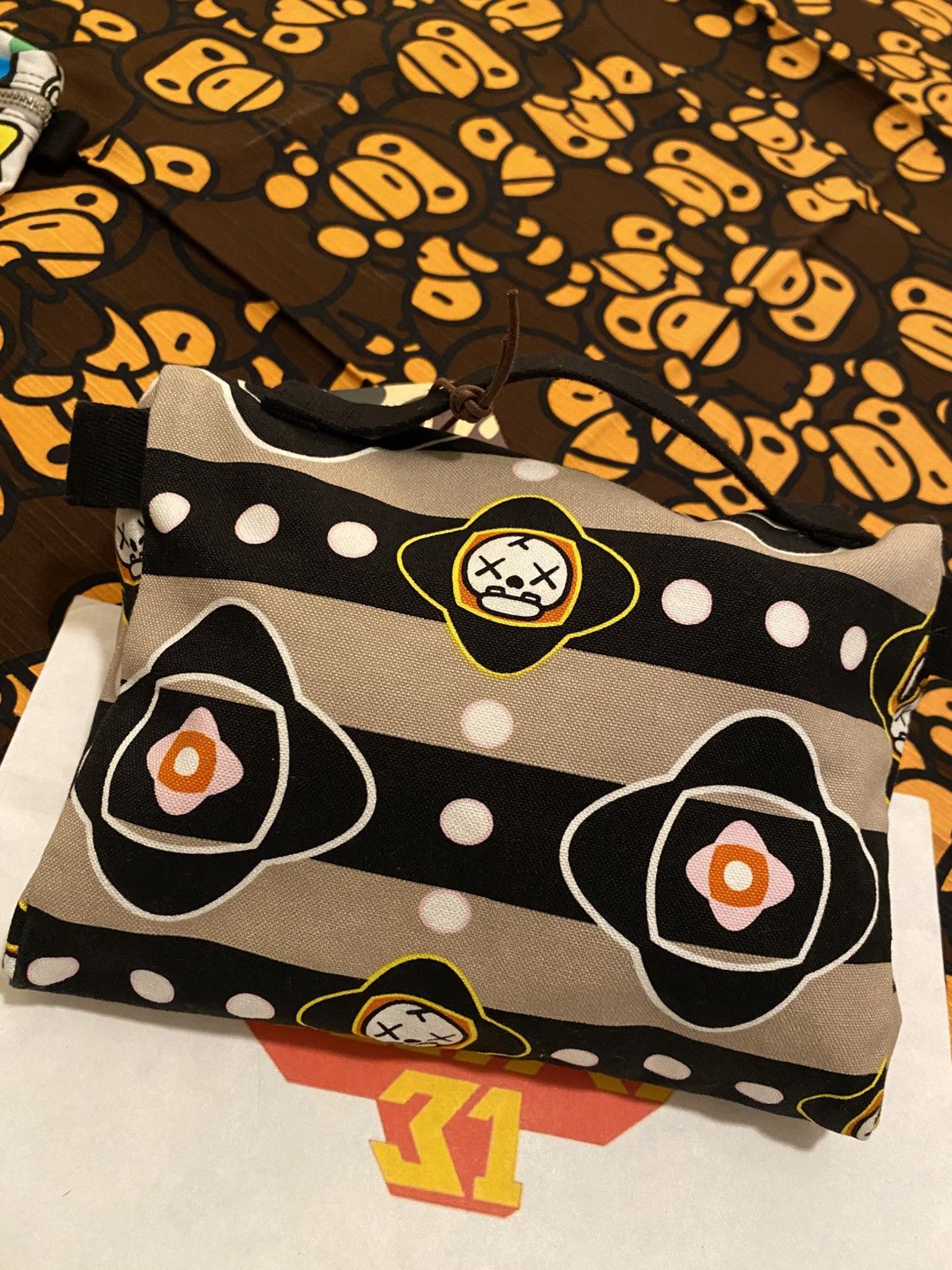 Bape × Kaws Baby Milo KAWS Zip Up Pouch Size ONE SIZE - 2 Thumbnail