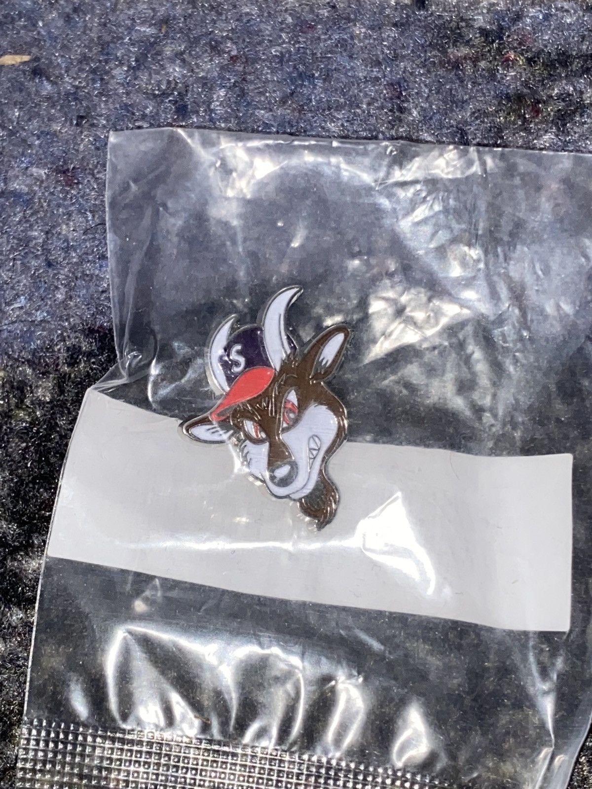 Supreme Supreme Goat Pin Size ONE SIZE - 2 Thumbnail
