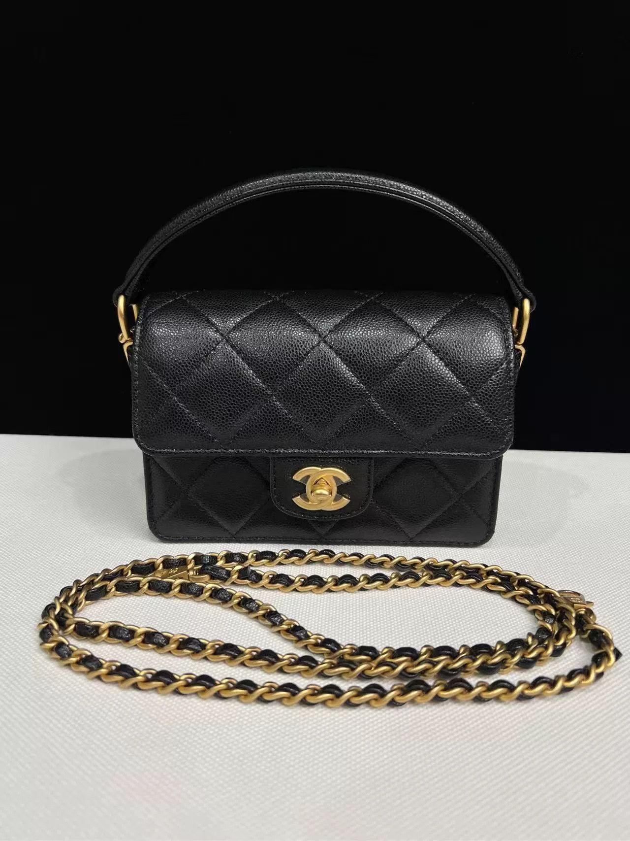 Chanel Pre-loved Bag Very good condition Size ONE SIZE - 1 Thumbnail