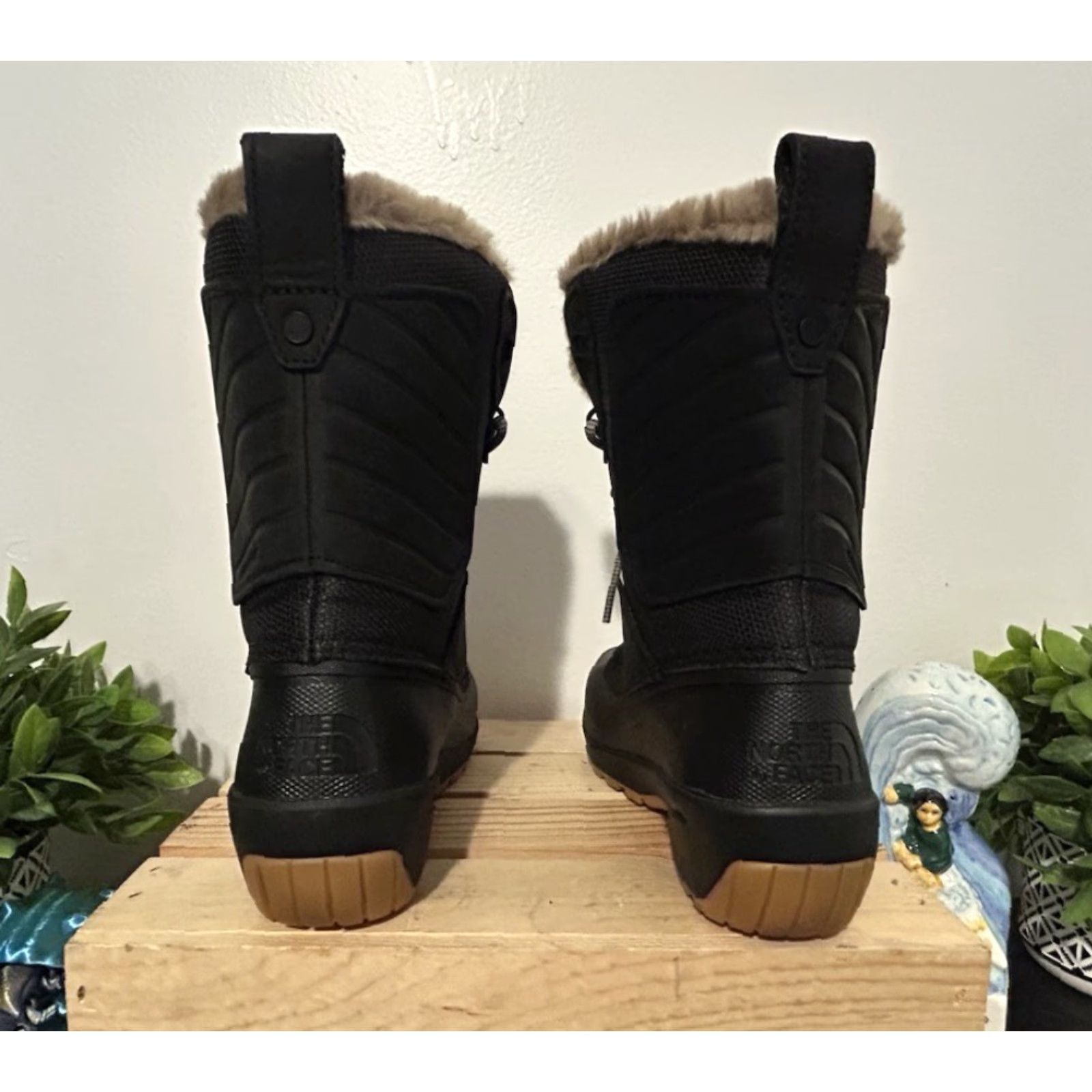 Vintage NWOT North Face Women’s Black Faux Fur High Winter Boot Size 5.5 Size US 6 / IT 36 - 7 Thumbnail