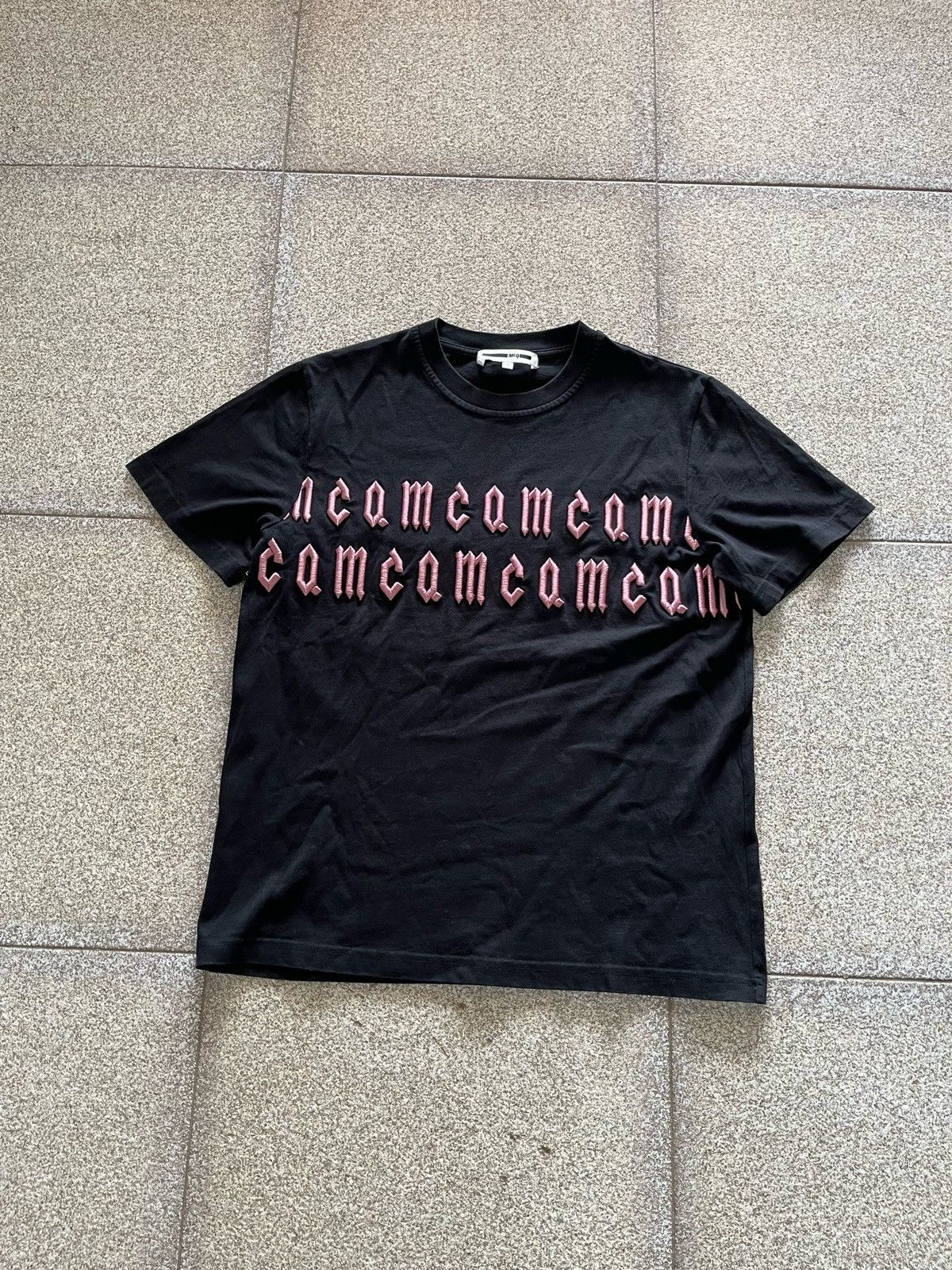 ALEXANDER MCQUEEN｜ (828420 QTADD 0520) Men's McQueen-T-Shirt in Black | McQueen US
