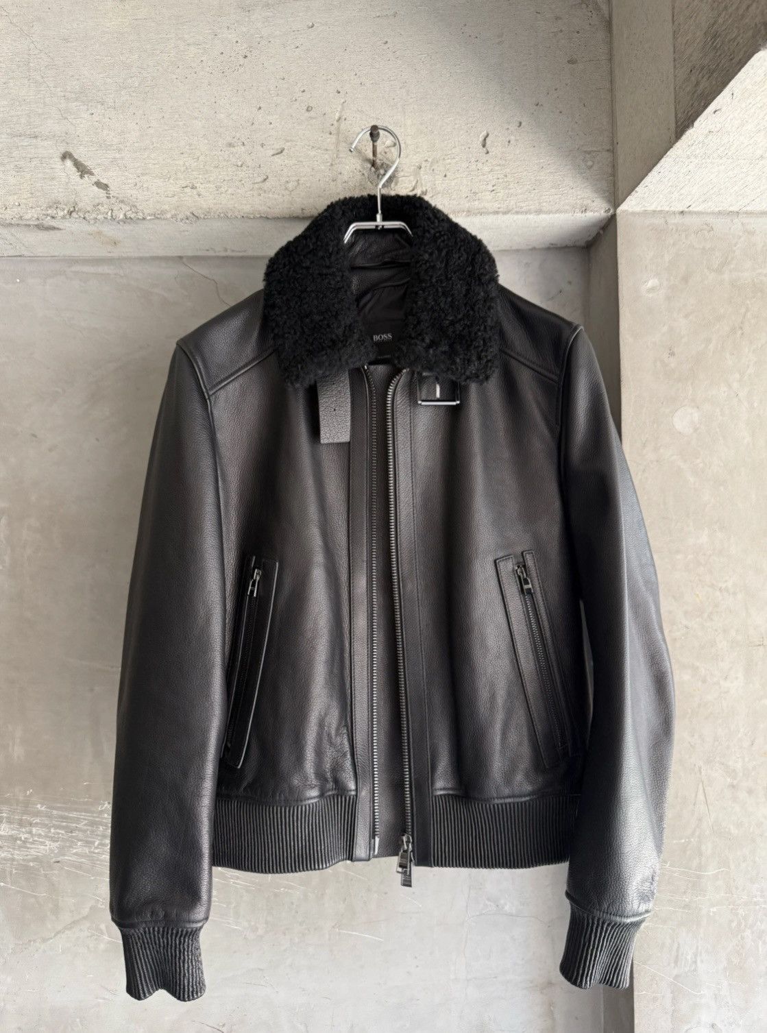Hugo Boss HUGO BOSS Black Cow Leather Shearling Collar Jacket Size US S / EU 44-46 / 1 - 2 Thumbnail