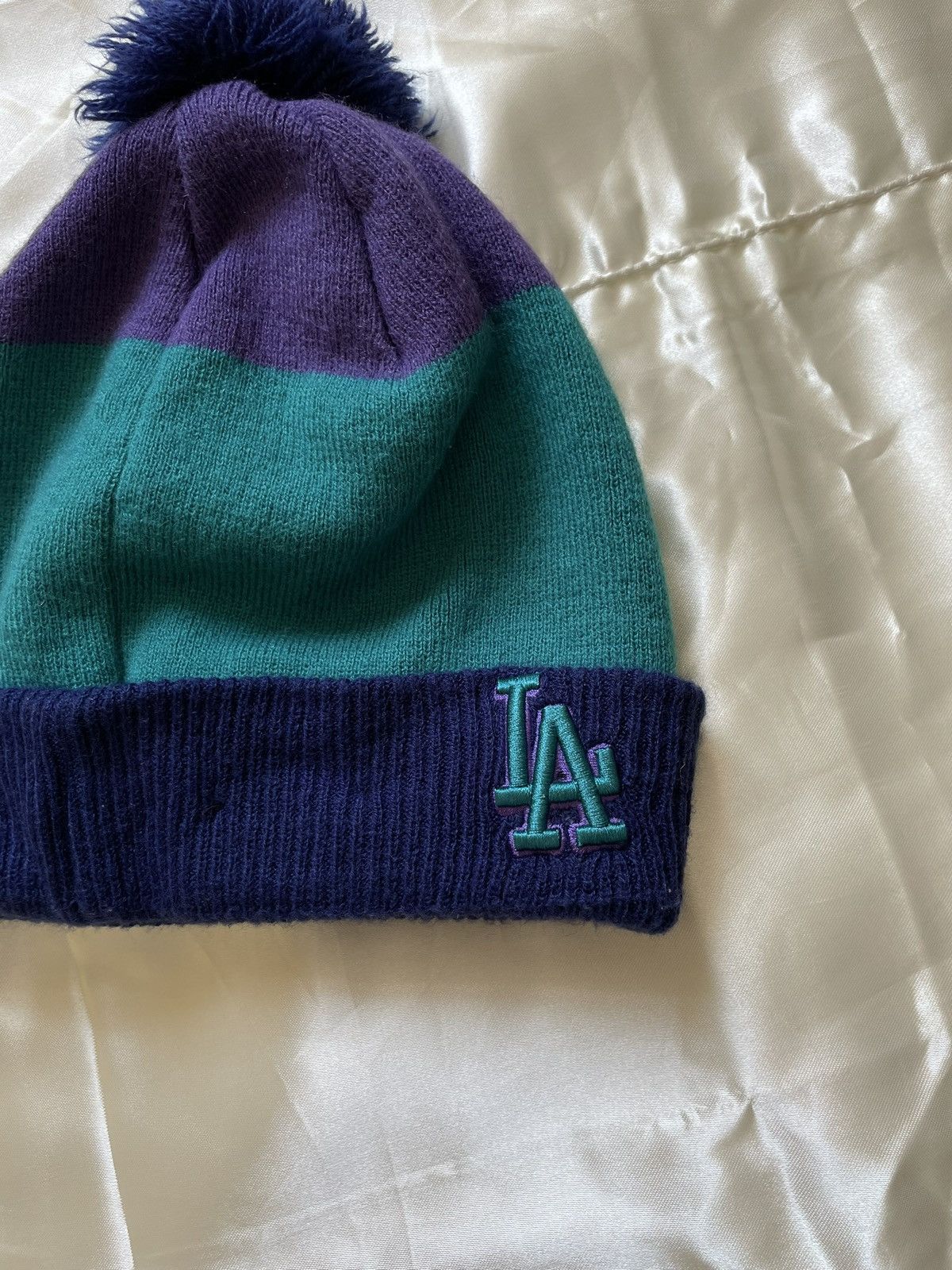 MLB × New Era New Era Adults Los Angeles Dodgers winter Knitted Bobble Hat Size ONE SIZE - 4 Thumbnail