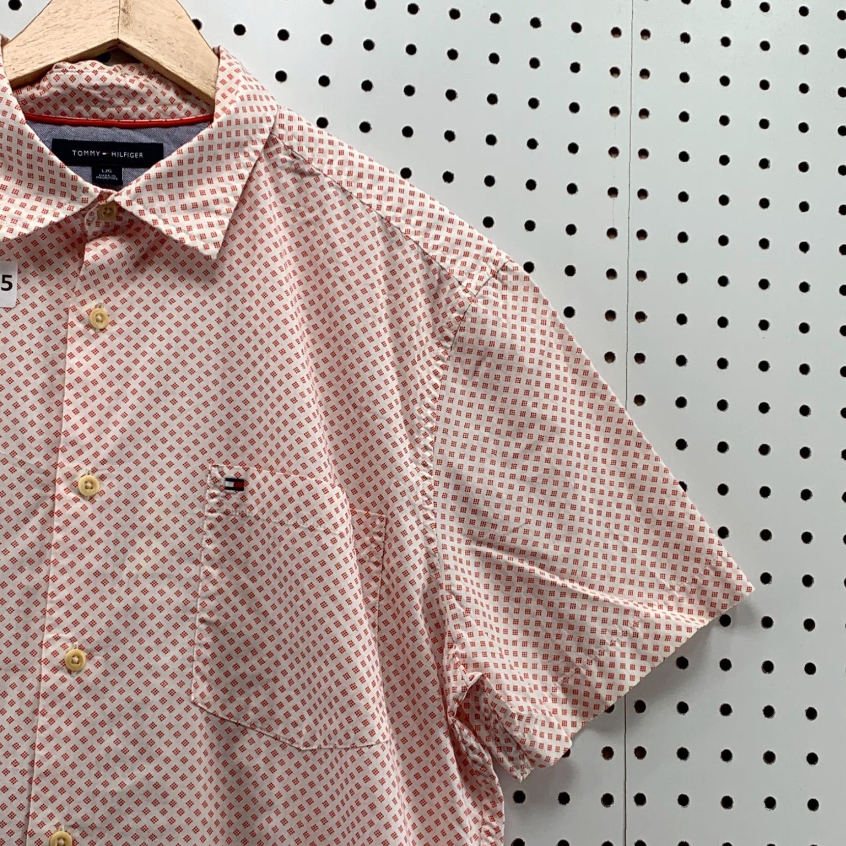 Tommy Hilfiger VINTAGE Tommy Hilfiger Men Short Sleeve Button-Down Shirt Red Diamond Large Clothing Size US L / EU 52-54 / 3 - 2 Thumbnail