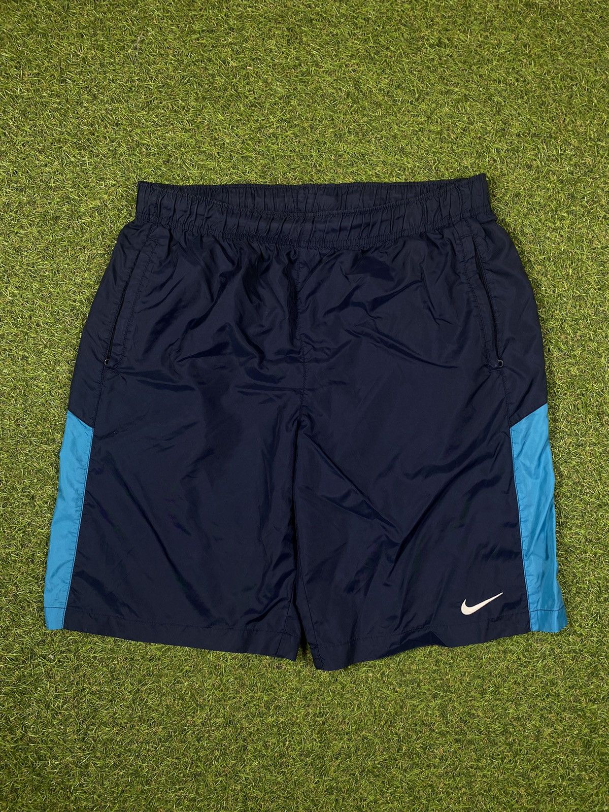 Nike Vintage Nike shorts streetwear swoosh casual y2k size L Size US 34 / EU 50 - 1 Thumbnail