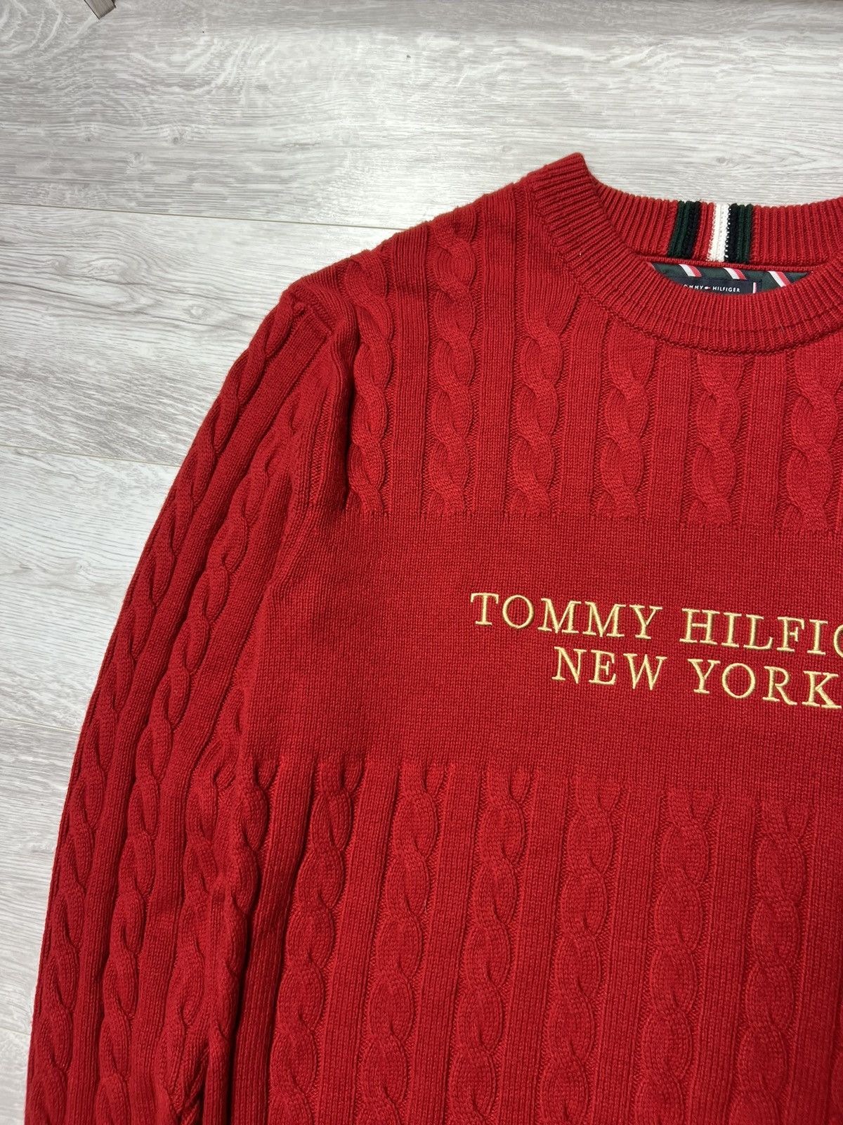 Tommy Hilfiger Tommy Hilfiger New York Graphic Cable Knit Sweater Pullover Size US L / EU 52-54 / 3 - 3 Thumbnail